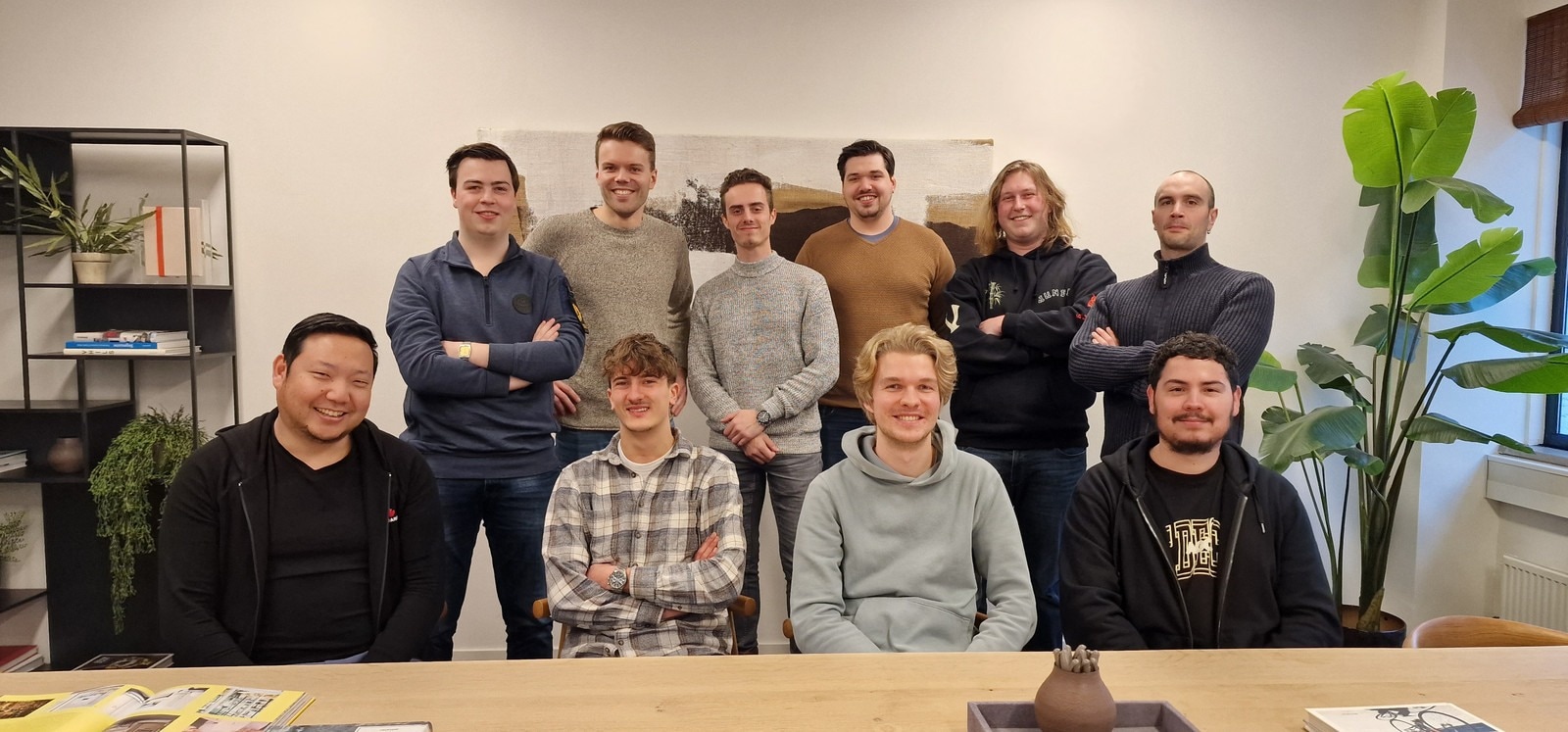 Medewerkers van Globe Protocol in Eindhoven, met zittend links vooraan oprichter Jasper Meijer van Putten.  Globe Protocol