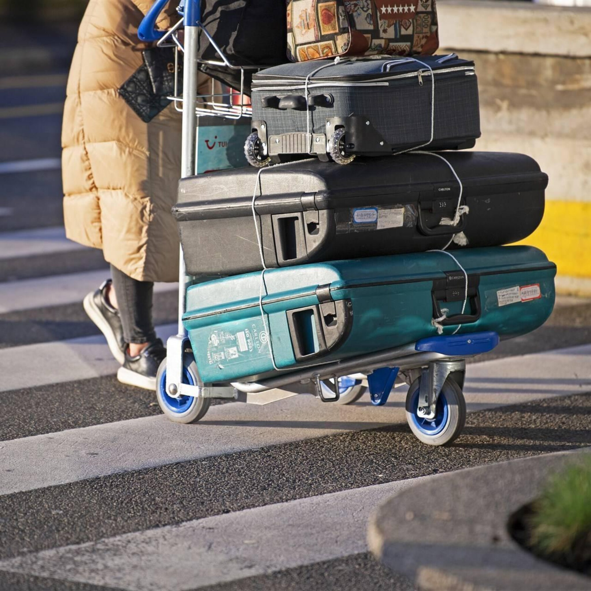 schiphol wil richting meivakantie weer aantal reizigers beperken