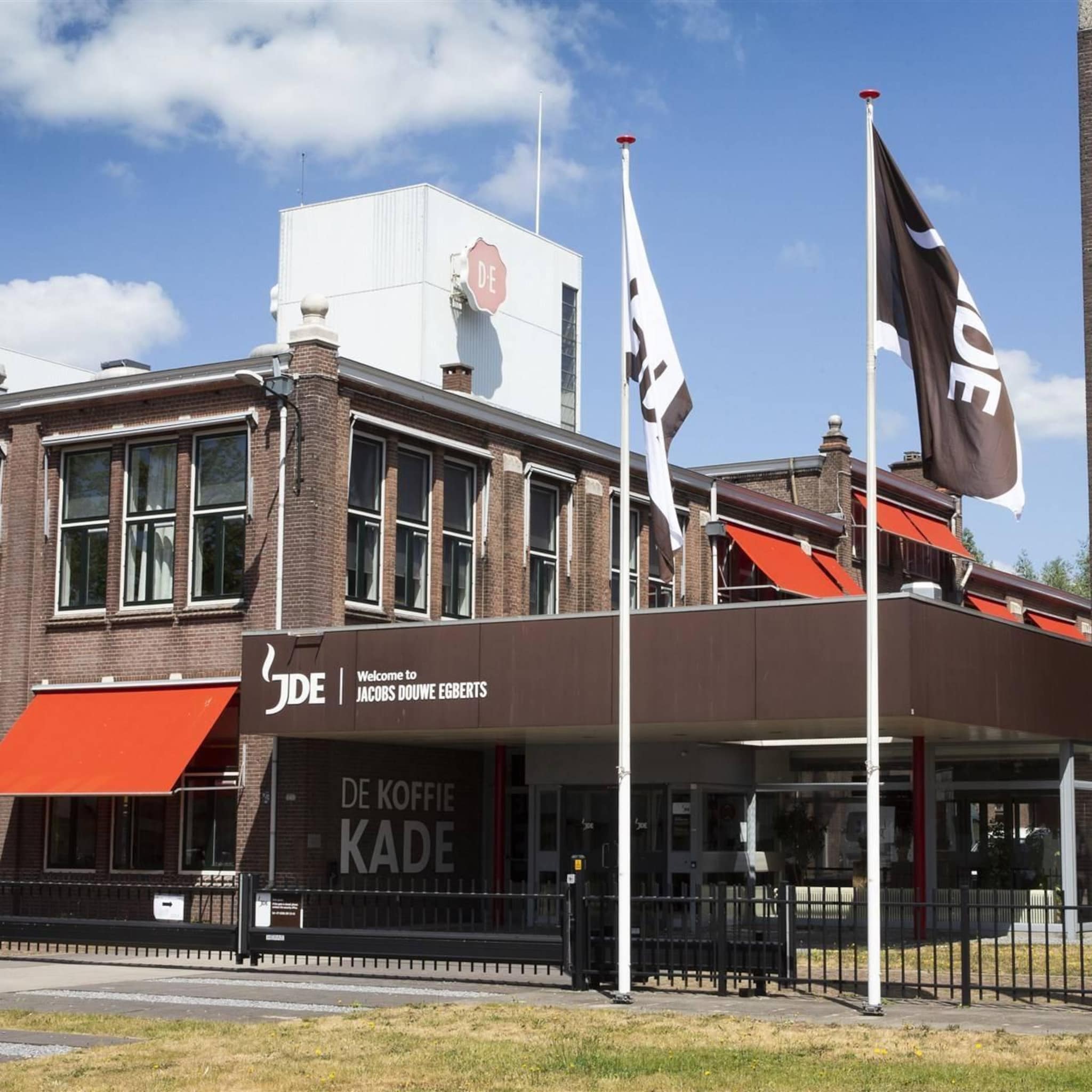 cnv fabriek douwe egberts in utrecht ligt stil door staking
