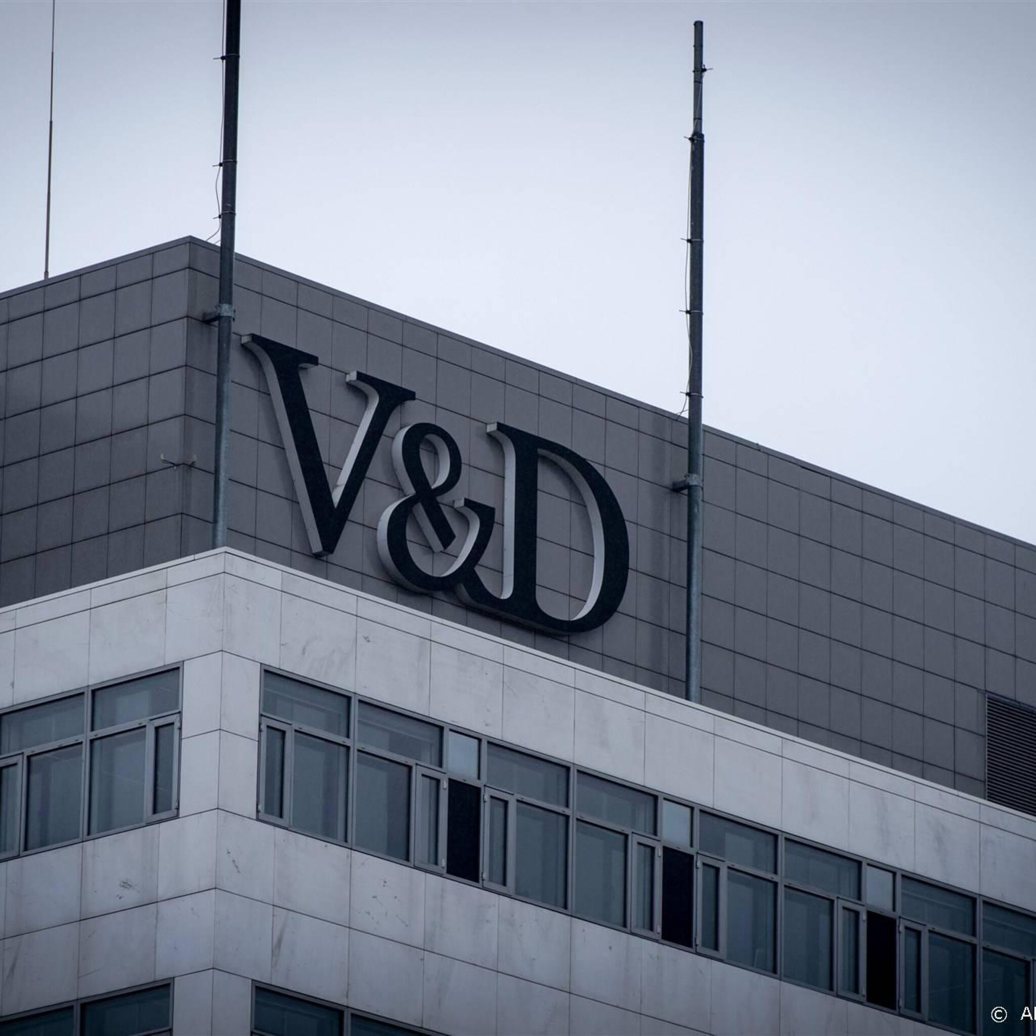 webshop v en d snijdt in productaanbod om concurrentie aan te kunnen