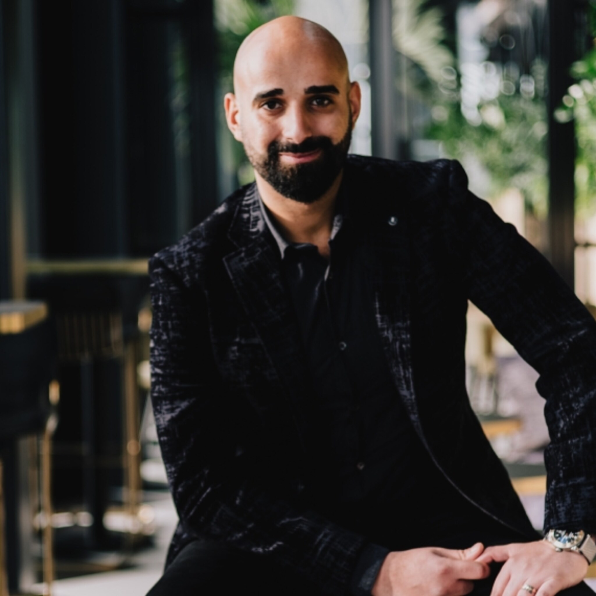 amsterdamse horecaondernemer ramez ramzy opent gezonde fastfoodpoints op stations