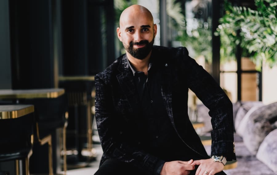 amsterdamse horecaondernemer ramez ramzy opent gezonde fastfoodpoints op stations