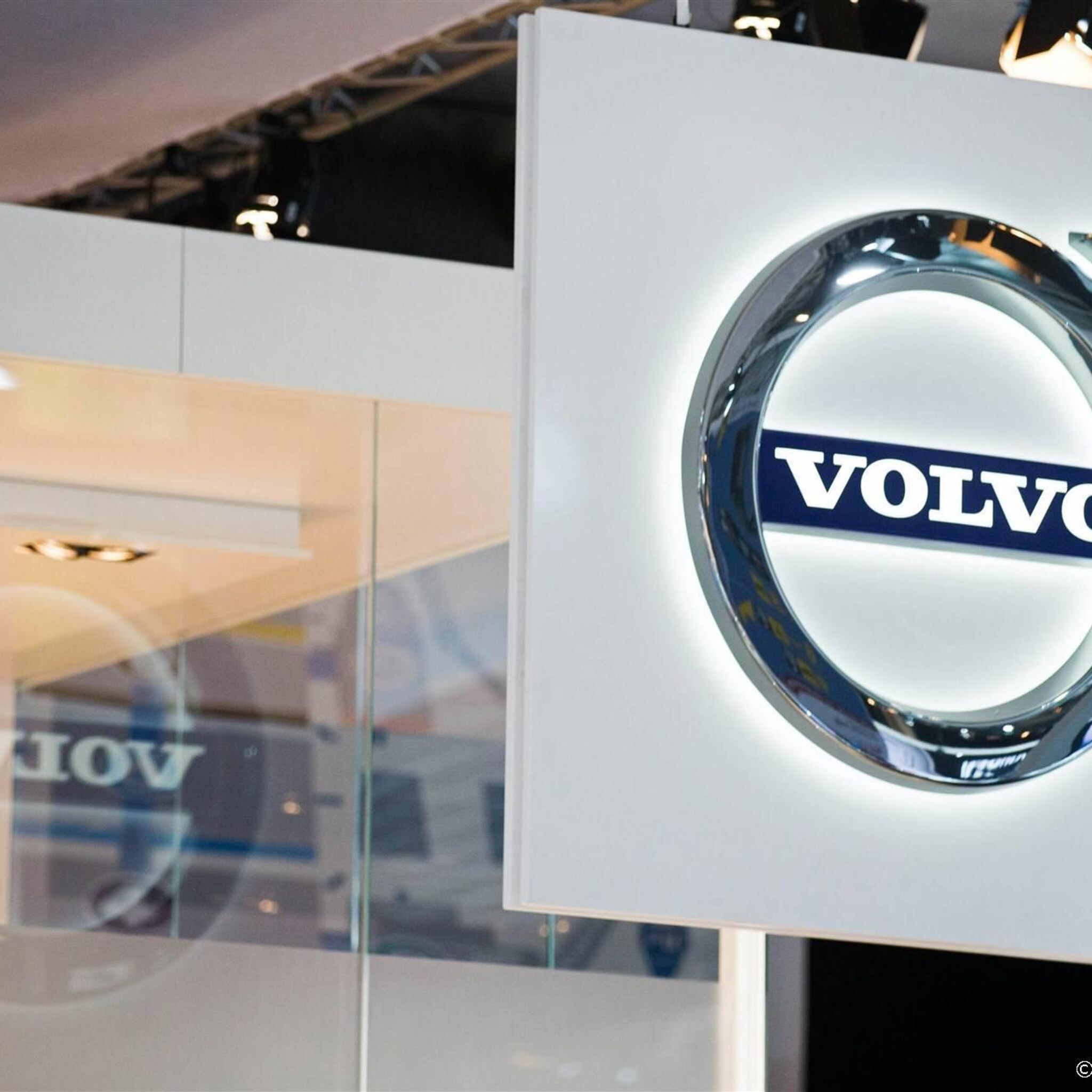 volvo verkoopt minder auto s omzet wel gestegen