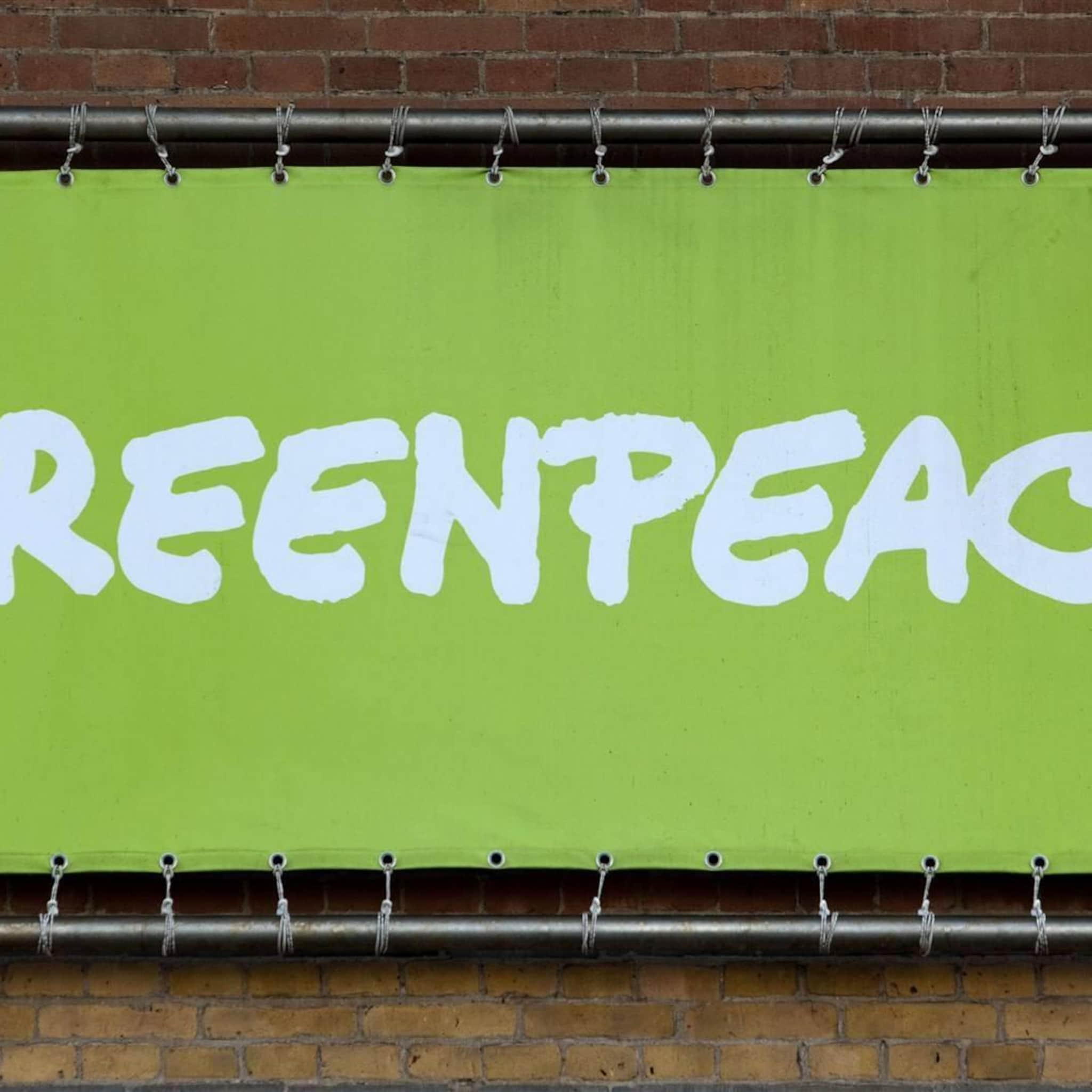 greenpeace breidt actie op boorplatform uit ondanks bevel rechter