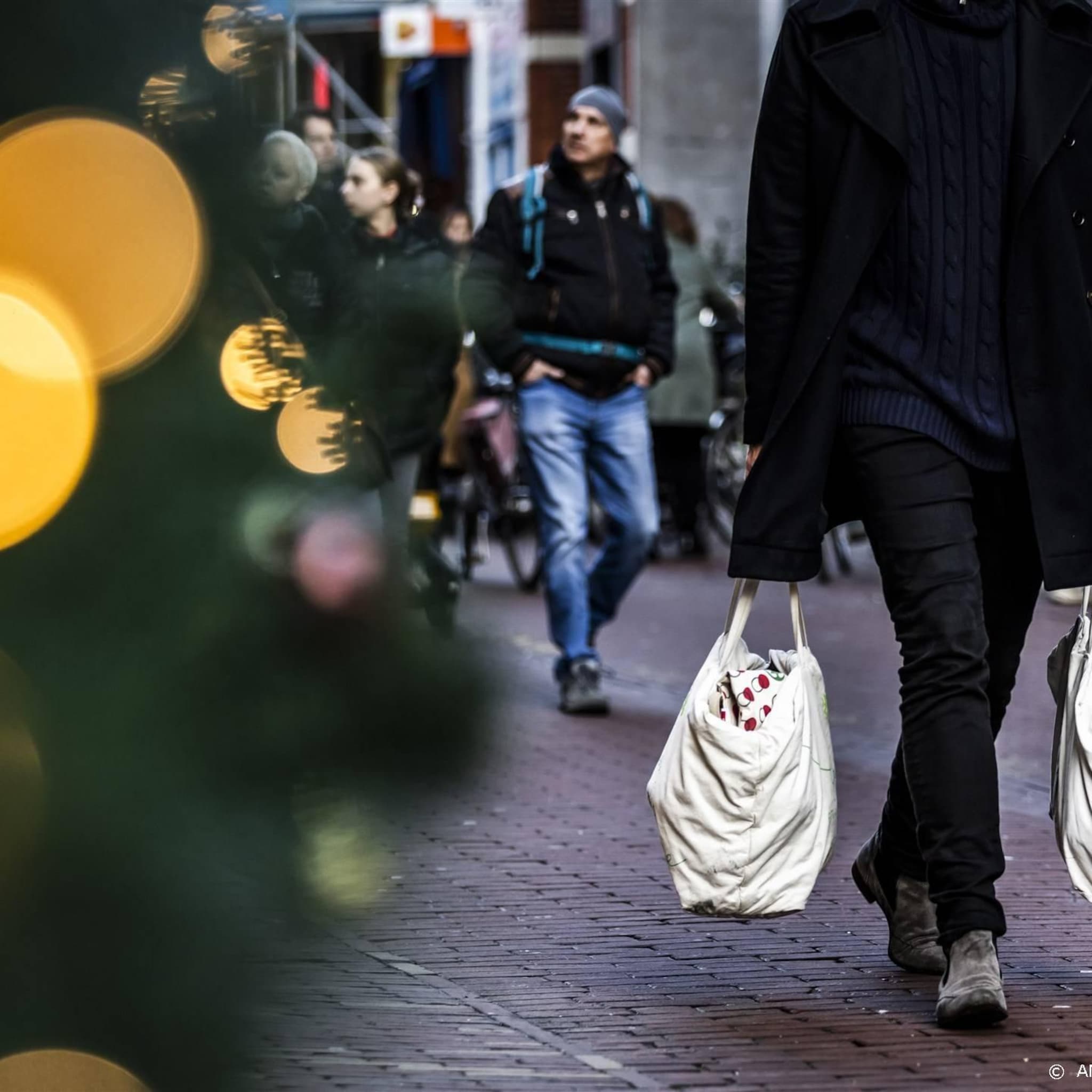 nederlanders beknibbelden het meest van europa rond kerstdagen