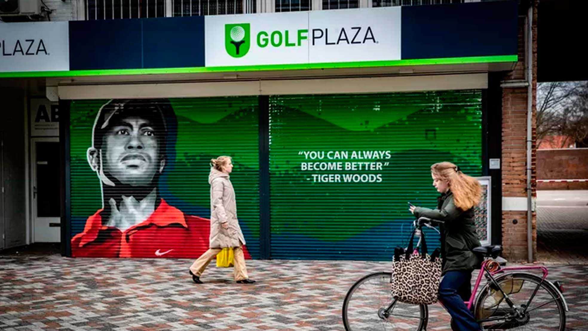 De winkelketen Golfplaza is failliet, en de luiken zijn dicht bij het filiaal in Eindhoven. Foto: Juan Vrijdag / DCI Media