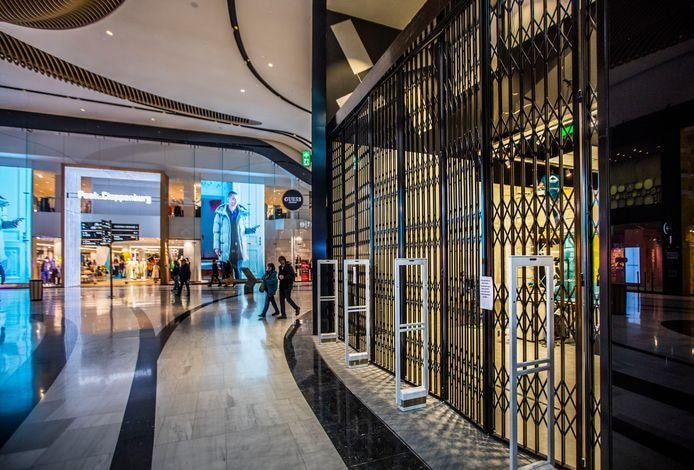 Een aantal winkels zijn al gesloten, in the Mall of the Netherlands. Foto: AD/Frank Jansen.