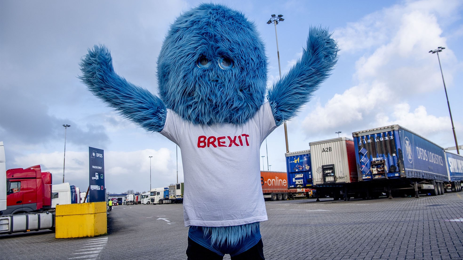 Herinner je je deze nog? Het blauwe 'Brexit Monster', vanuit de overheid 'los gelaten'. Weinig meer van gehoord. Foto: ANP.
