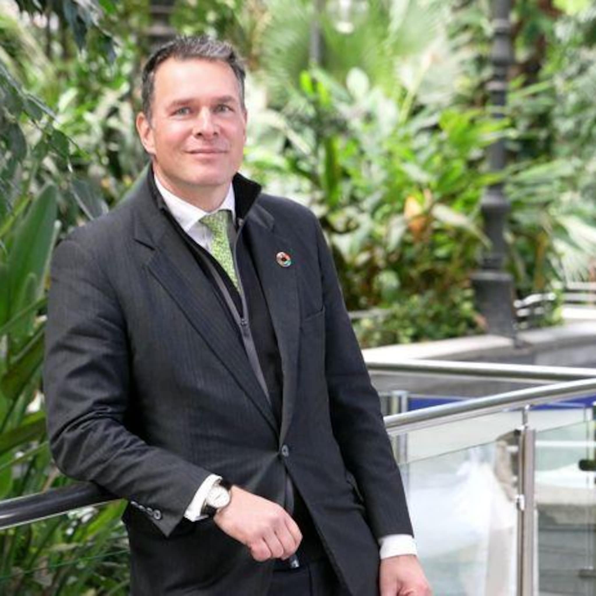 nederlander bouwt grootste zonnepark van europa minder grote visuele impact dan windmolens