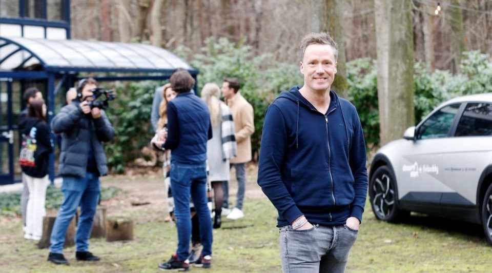 Arne van den Berg bij opnames van de mede door zijn bedrijf ontwikkelde en geproduceerde succesvolle podcastserie Droomstart. Foto's: Ruud Voest.