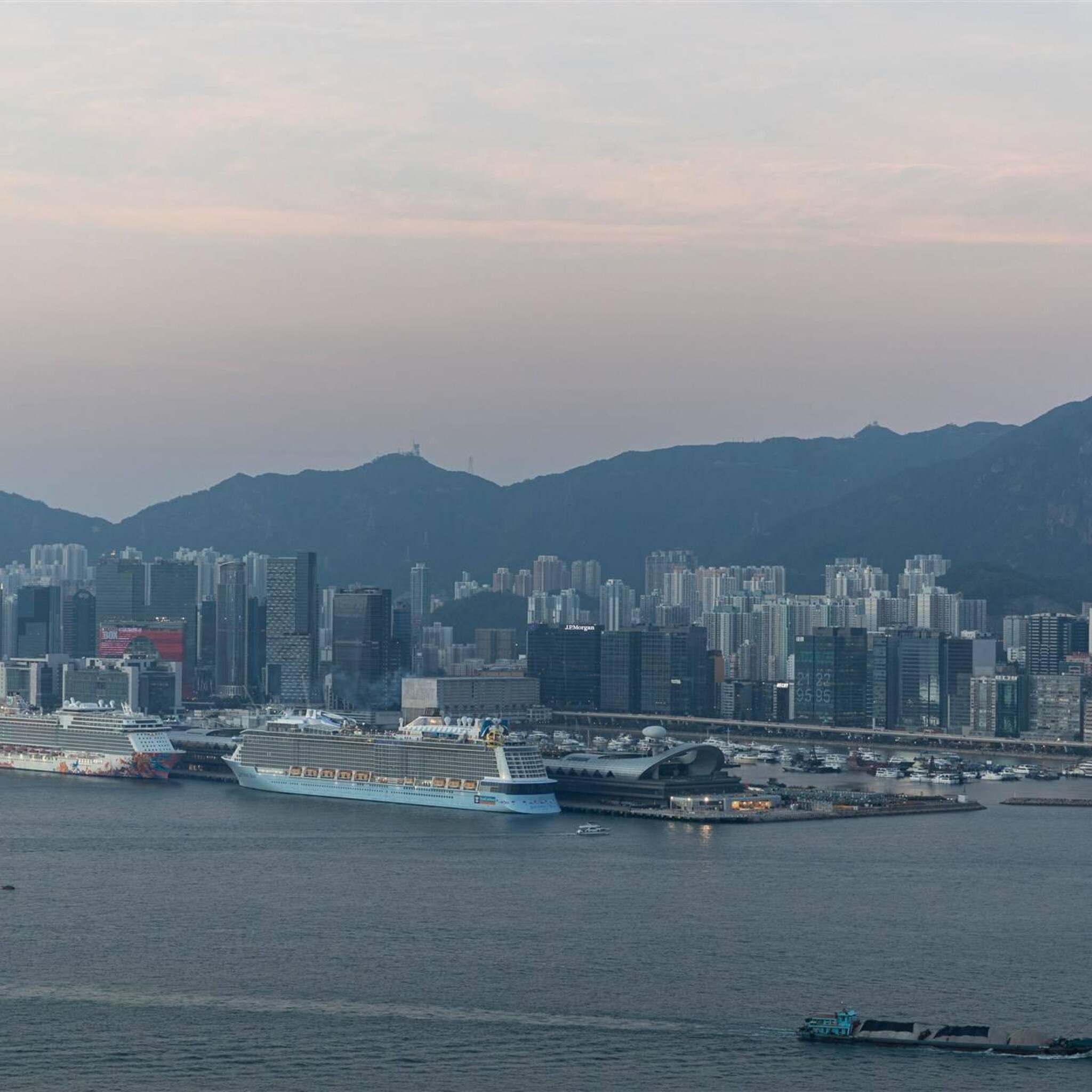 hongkong geeft half miljoen tickets weg om toeristen te lokken