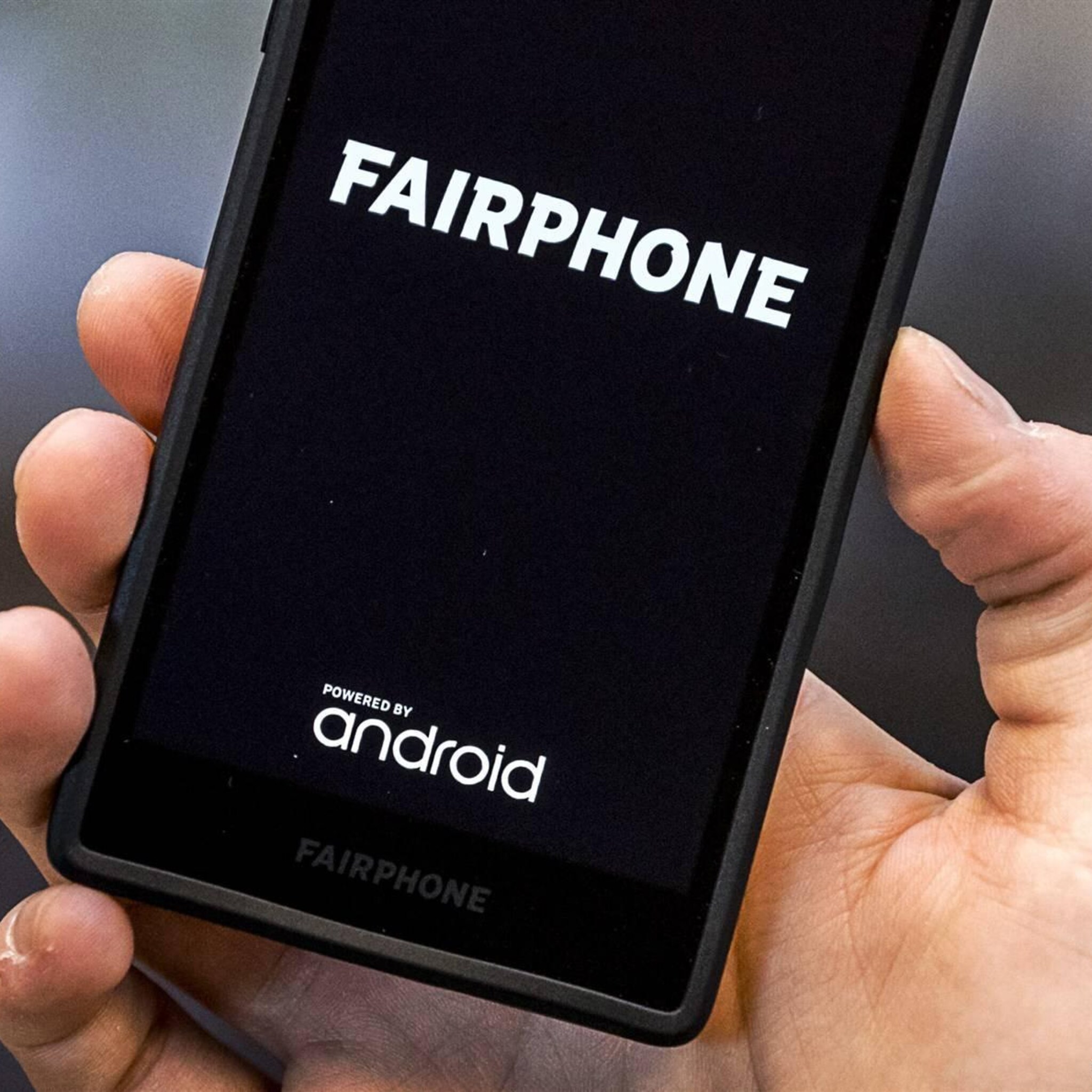 nederlandse overheid en abn amro steken miljoenen in fairphone