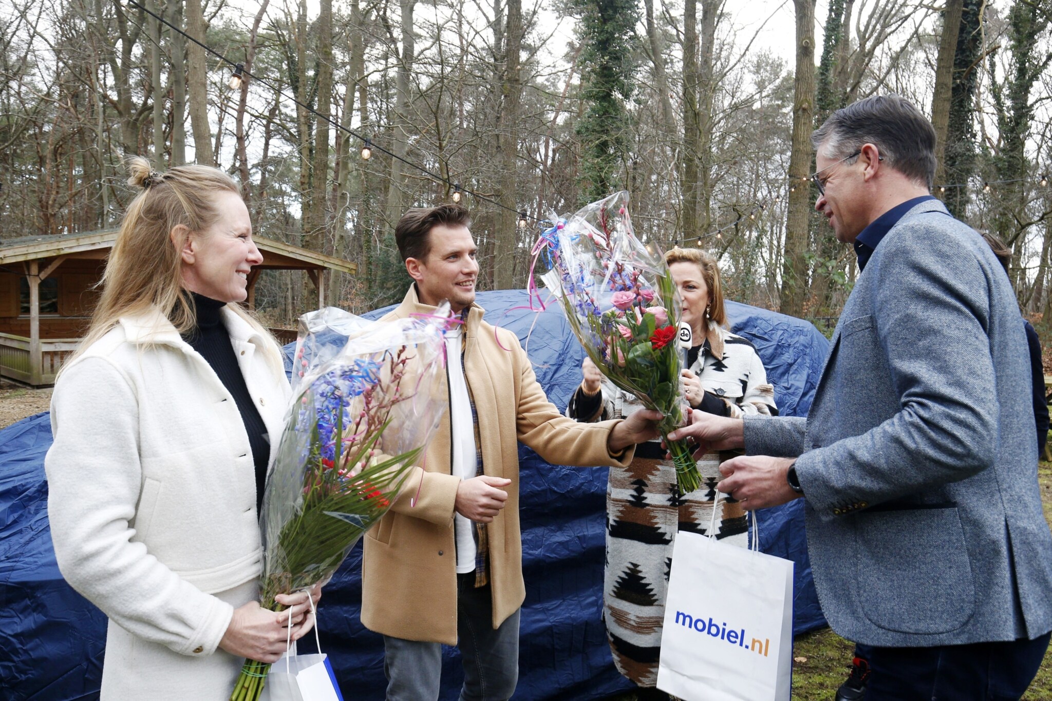 Overhandiging prijzen Hyundai IONIQ 5, iPhone 14 namens Mobiel.nl en boekhoudsoftware van Visma/Yuki.