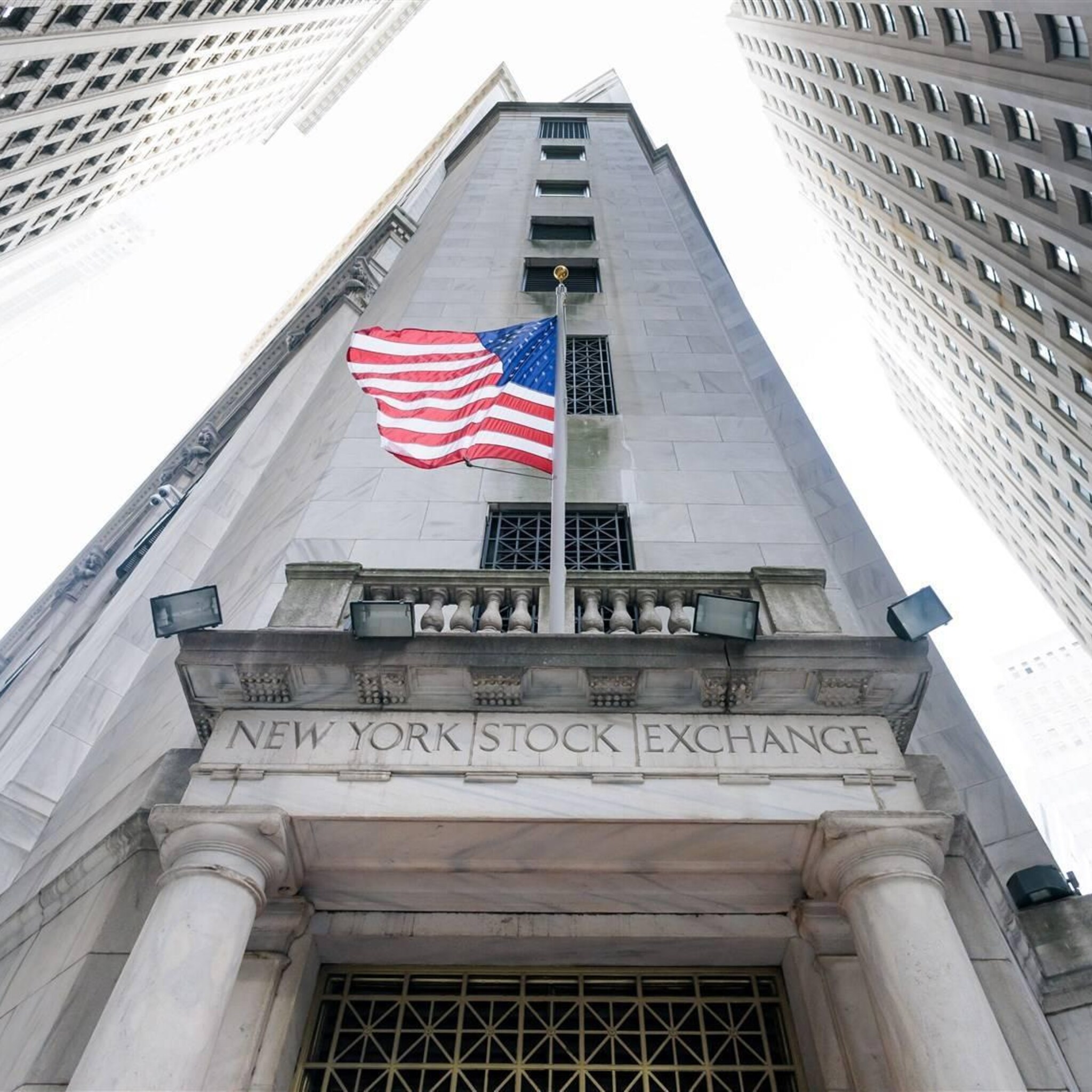 wall street begint lager aan drukke beursweek