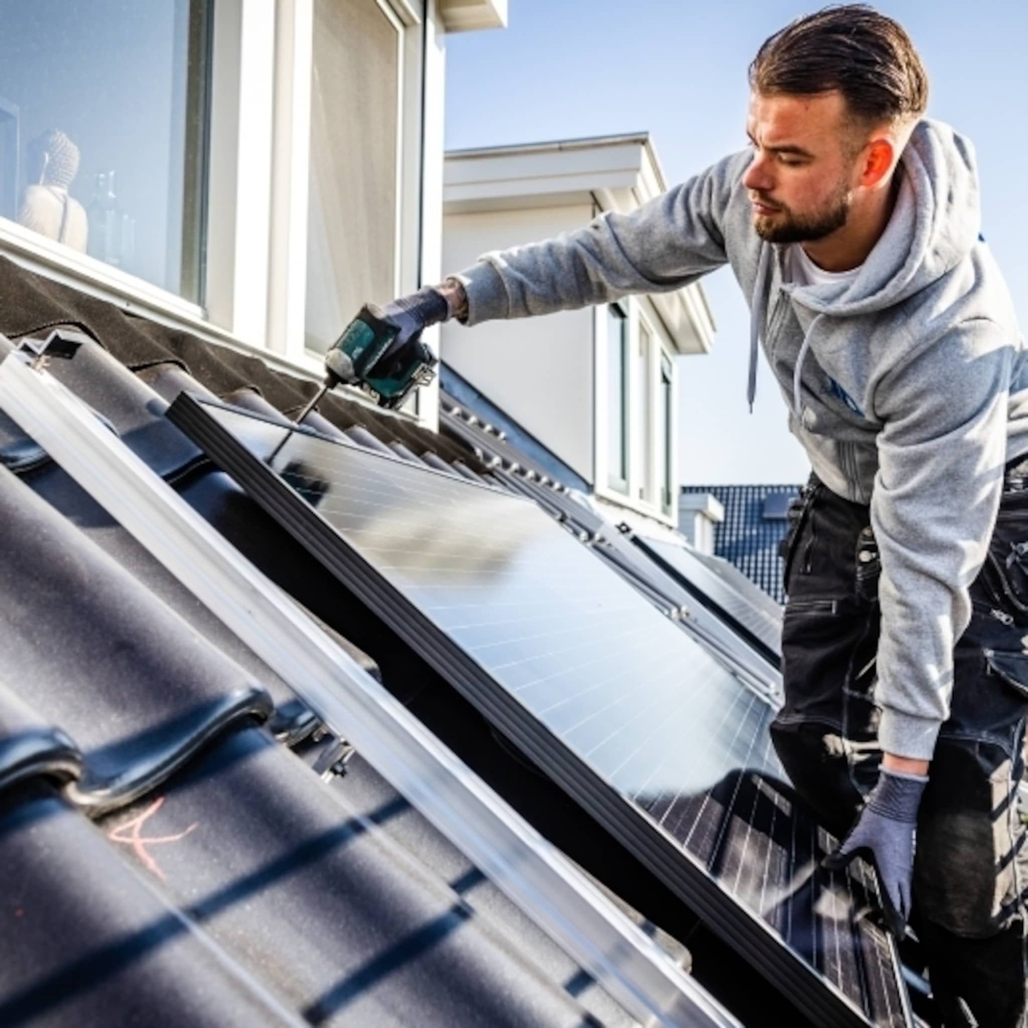 afbouwen salderingsregeling zonnepanelen onder druk gl en pvda niet overtuigd