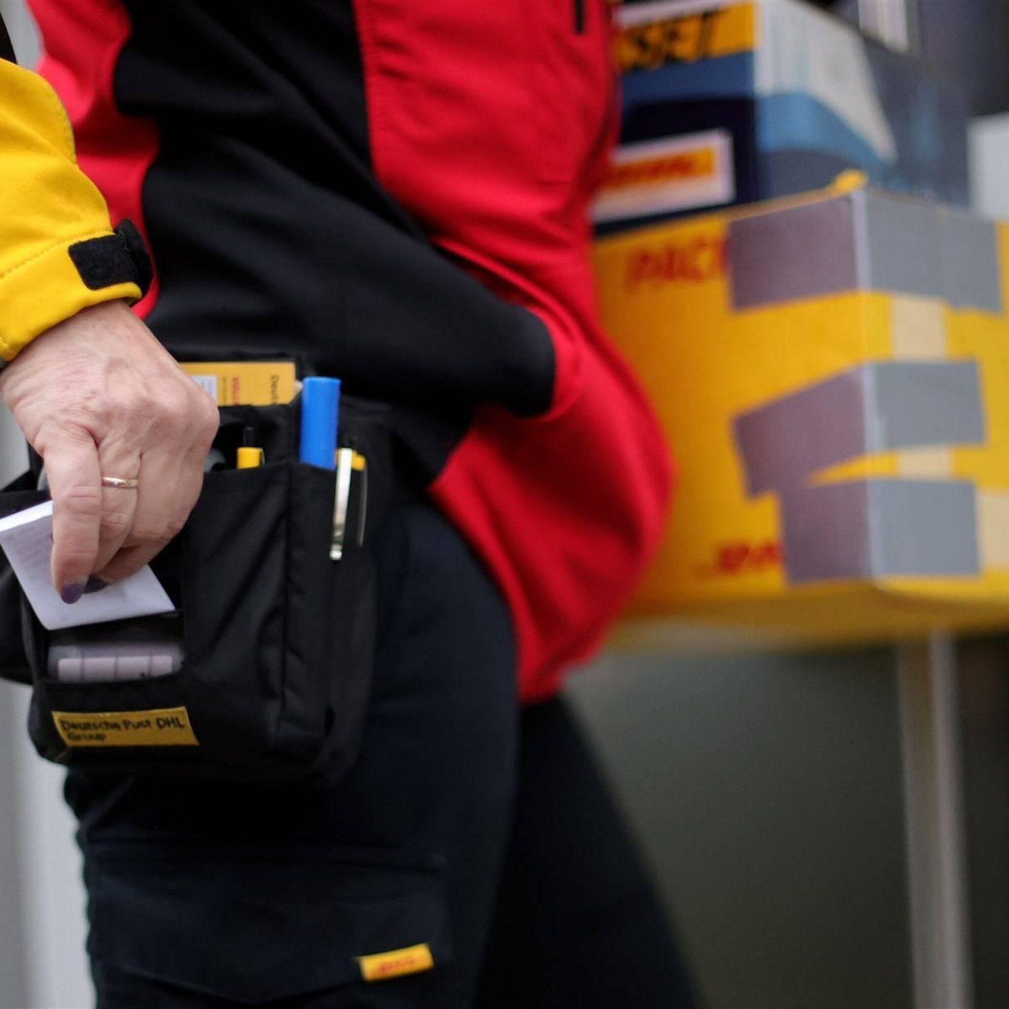 vakbond roept duitse postmedewerkers op ook vrijdag te staken