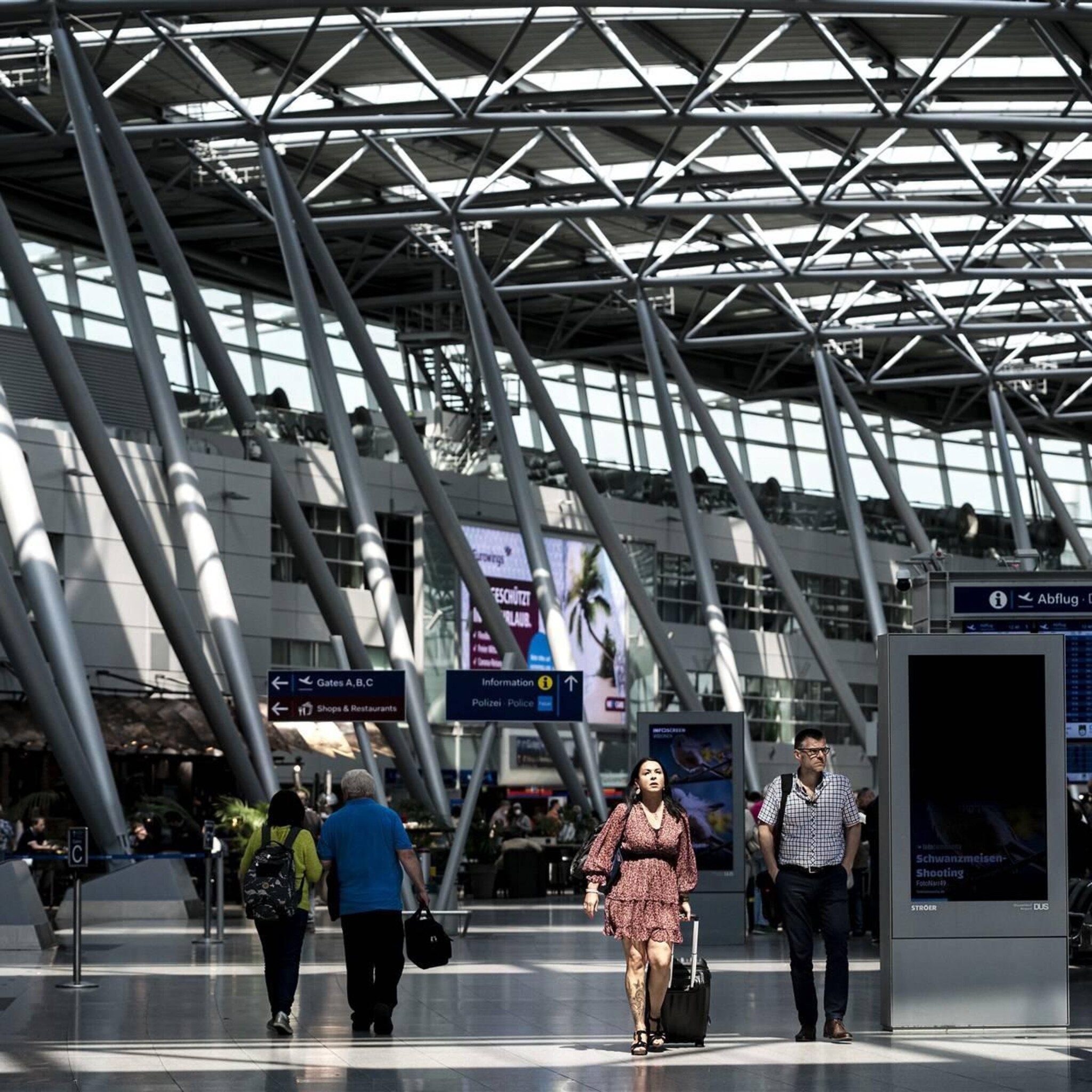 vakbond roept op tot staking luchthaven dusseldorf op vrijdag