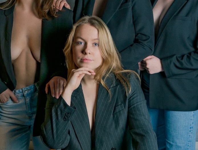 Femke Hollander bouwt aan een eigen lingeriemerk dat staat voor realistische maten. ,,Alles is maatje 34. Ik dacht: is dat de realiteit waarin we leven?” Foto: Privéfoto.