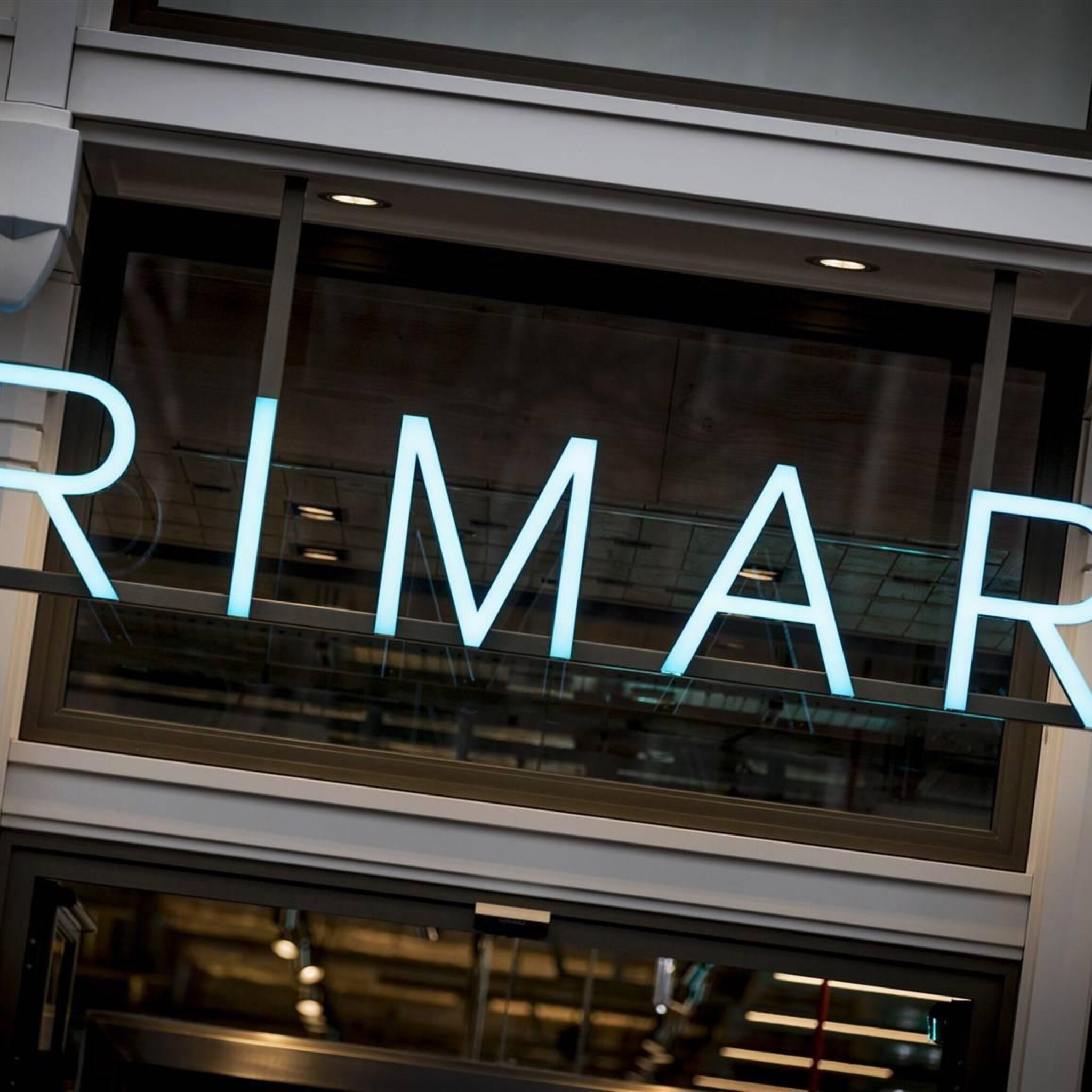 sterke verkoop bij kledingketen primark in kerstperiode