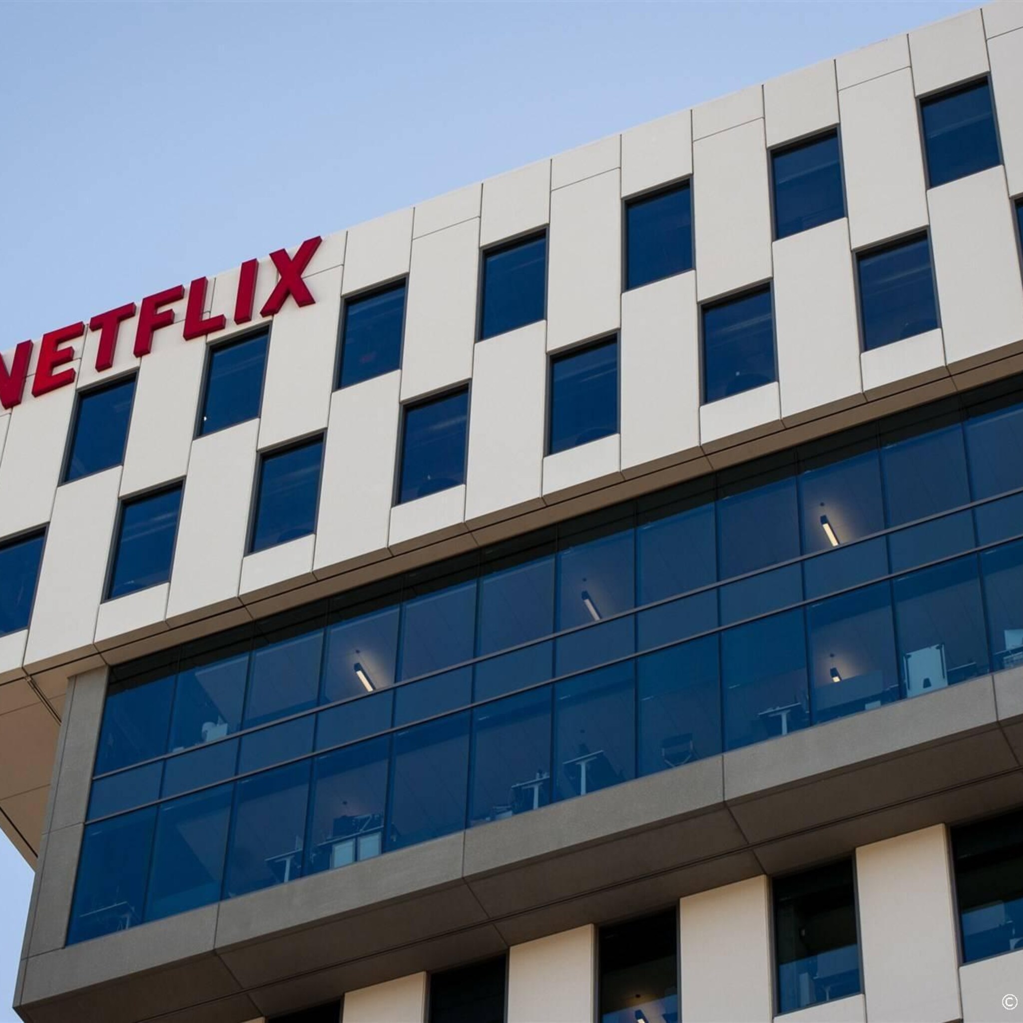 netflix krijgt er veel meer klanten bij dan verwacht