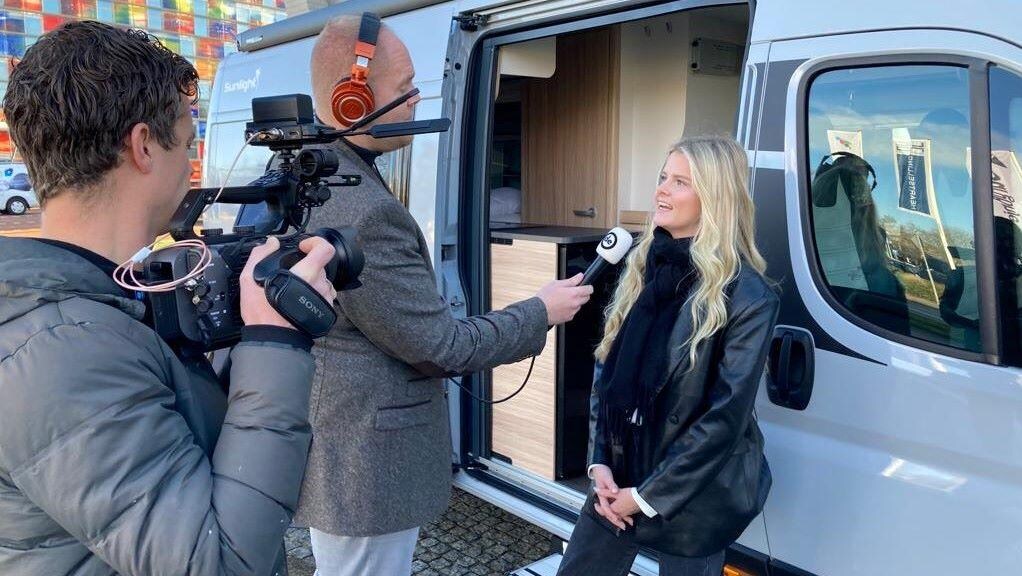 Frederiek van Ruiten van Camperverhuur Van Ruiten in gesprek met De Ondernemer Onderweg-presentator Roland Tameling.