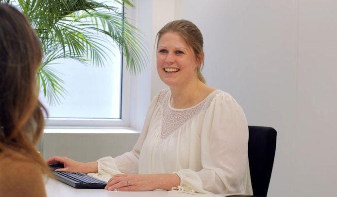 Michelle van Beek is bedrijfsarts bij De Arbodienst. Foto: Tubantia/De Arbodienst.