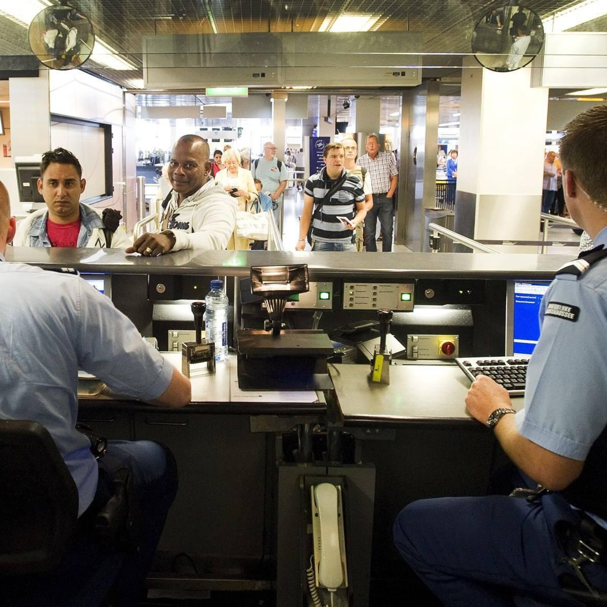 marechaussee geen personeelstekorten op schiphol
