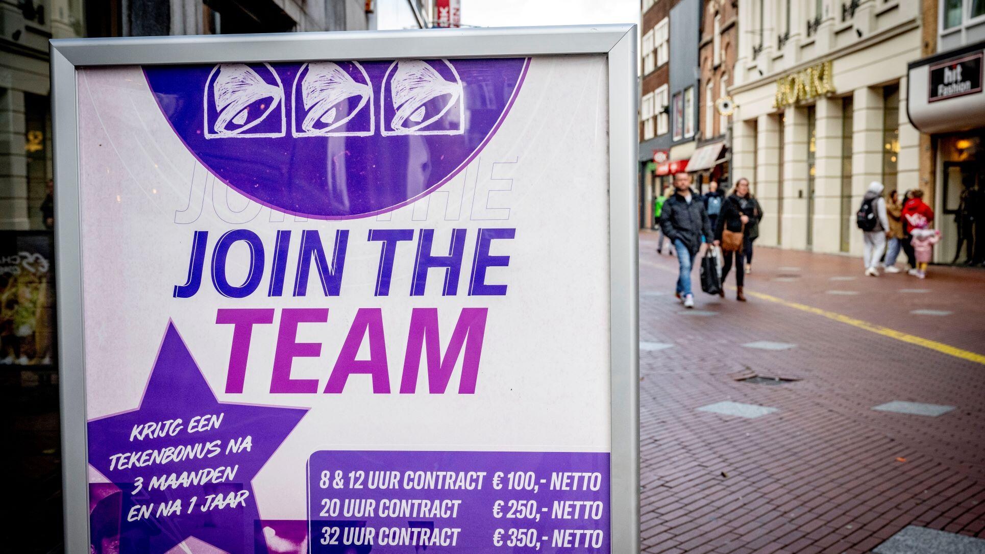 Personeel wordt lekker gemaakt met bonussen bij winkels in de binnenstad van Eindhoven. Foto: ANP