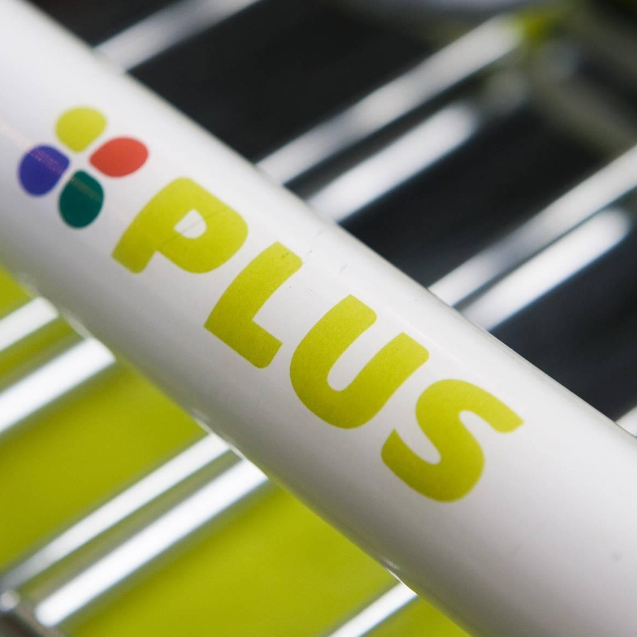 klanten plus gaven vorig jaar minder uit aan onlineboodschappen