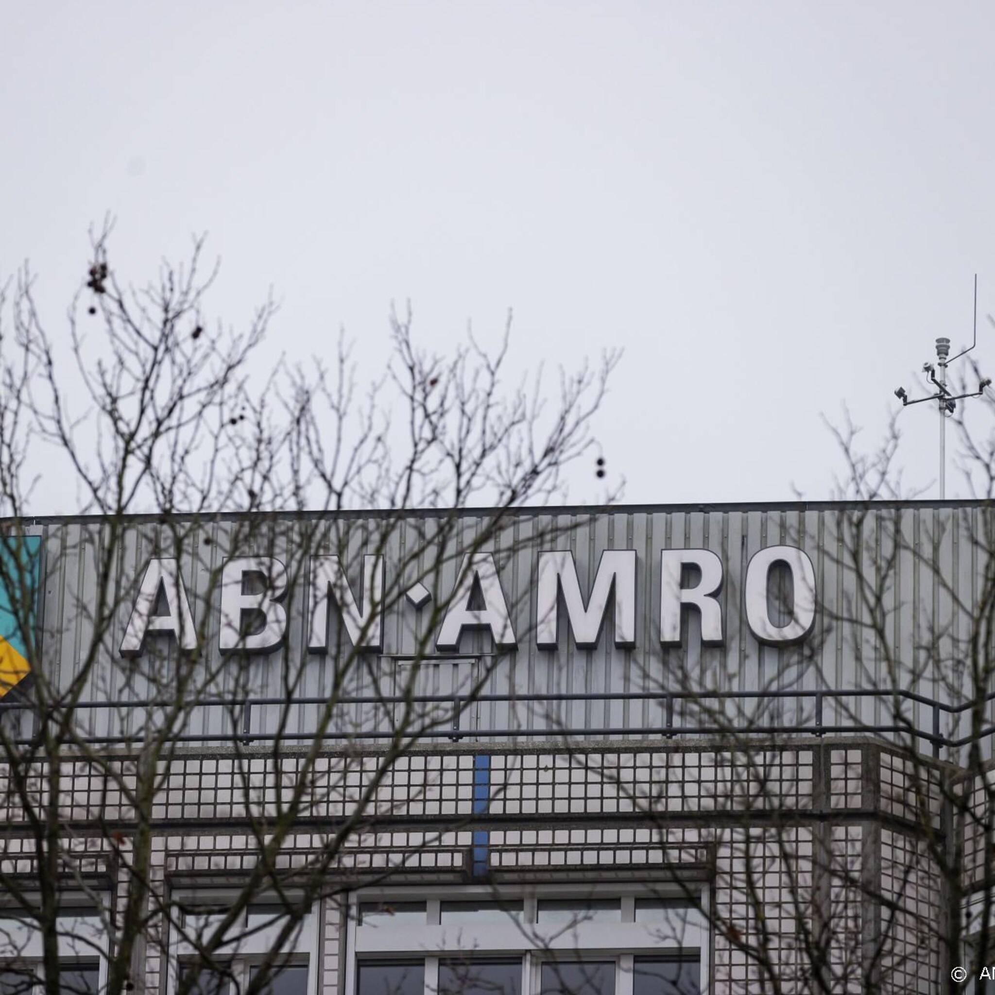 abn amro ziet financieel topman lars kramer vertrekken