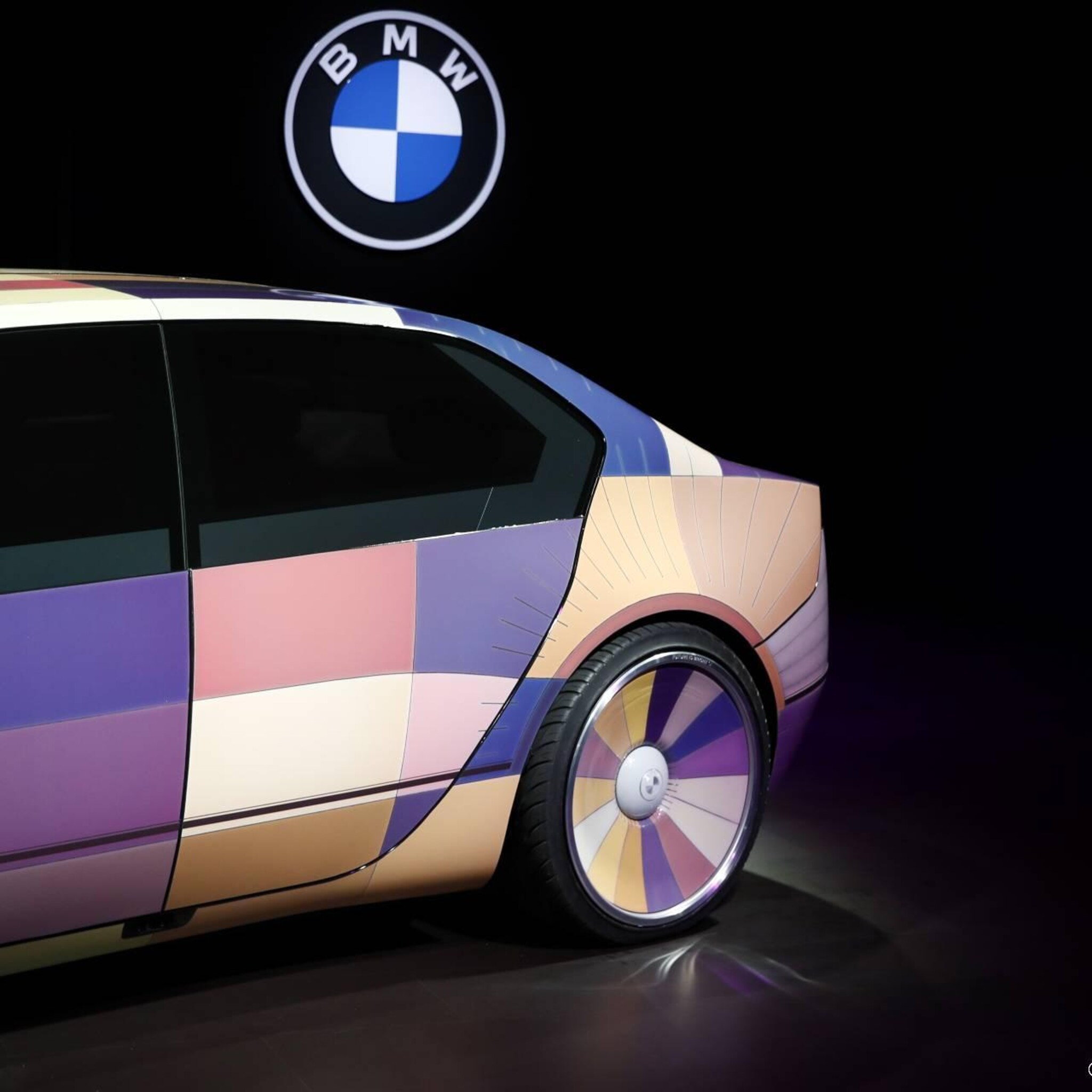 bmw verslaat mercedes opnieuw in premiumsegment