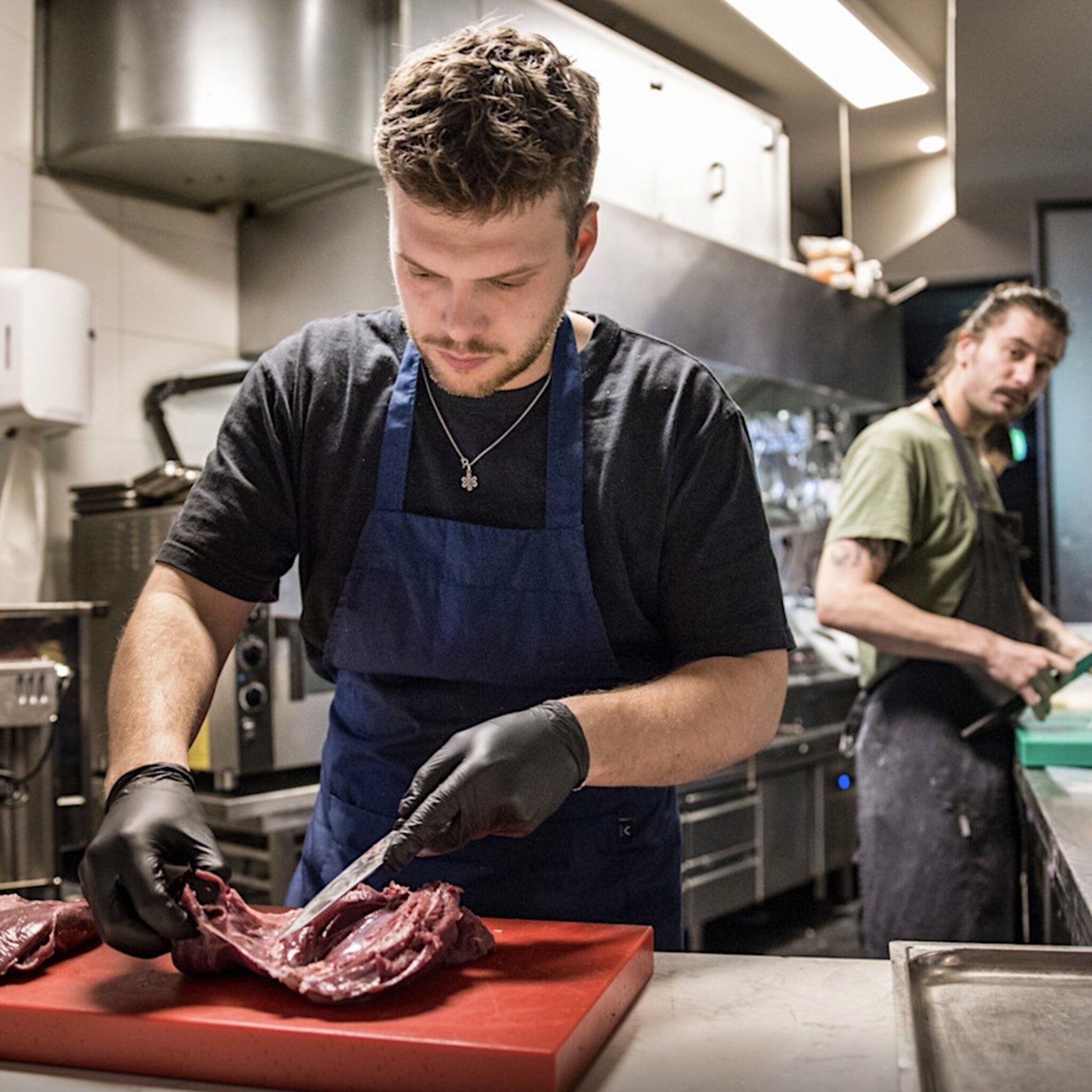 veel horecazaken stoppen maar rokus en sam kiezen voor hun droom en openen restaurant kansen pakken