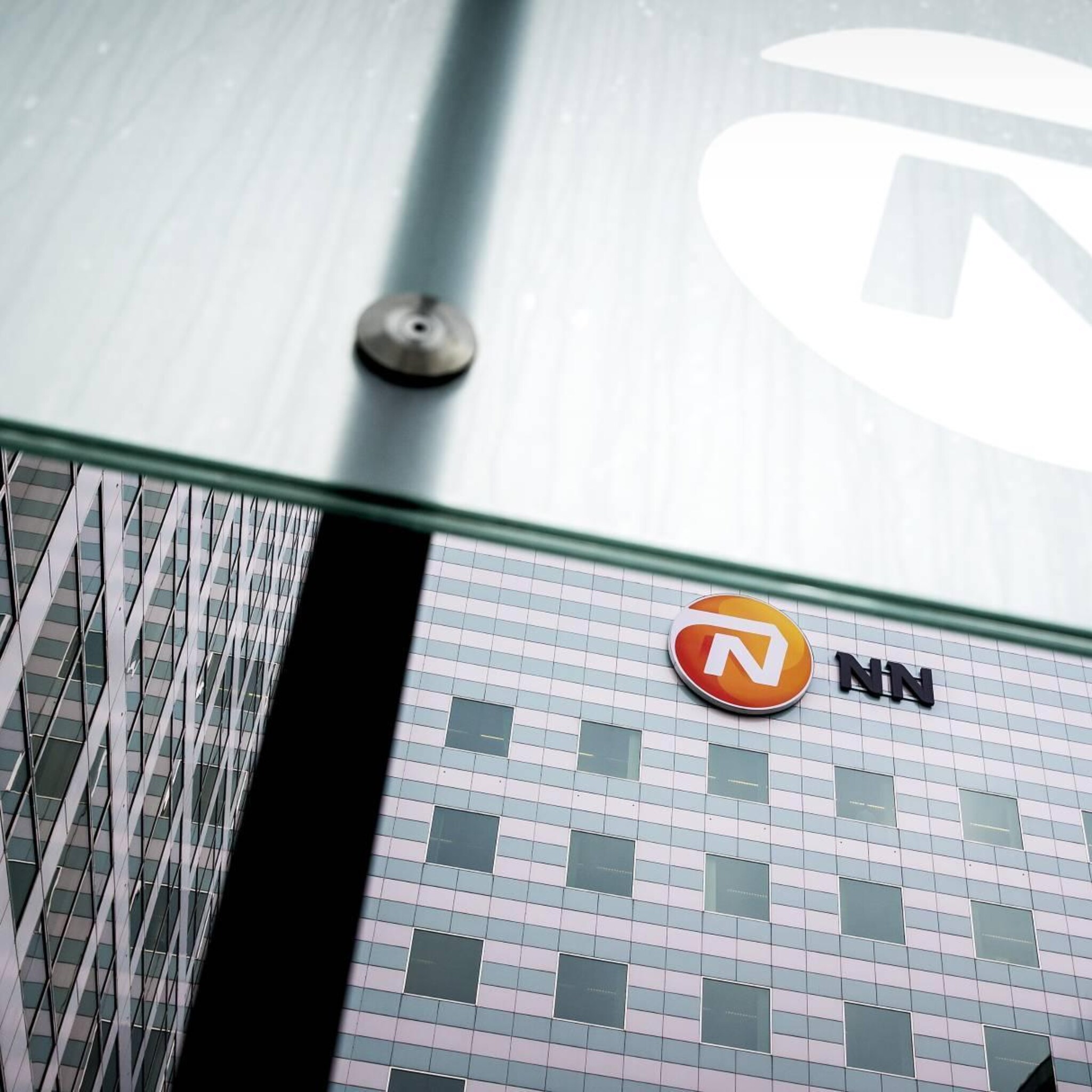 aandacht voor nn group en inpost op damrak