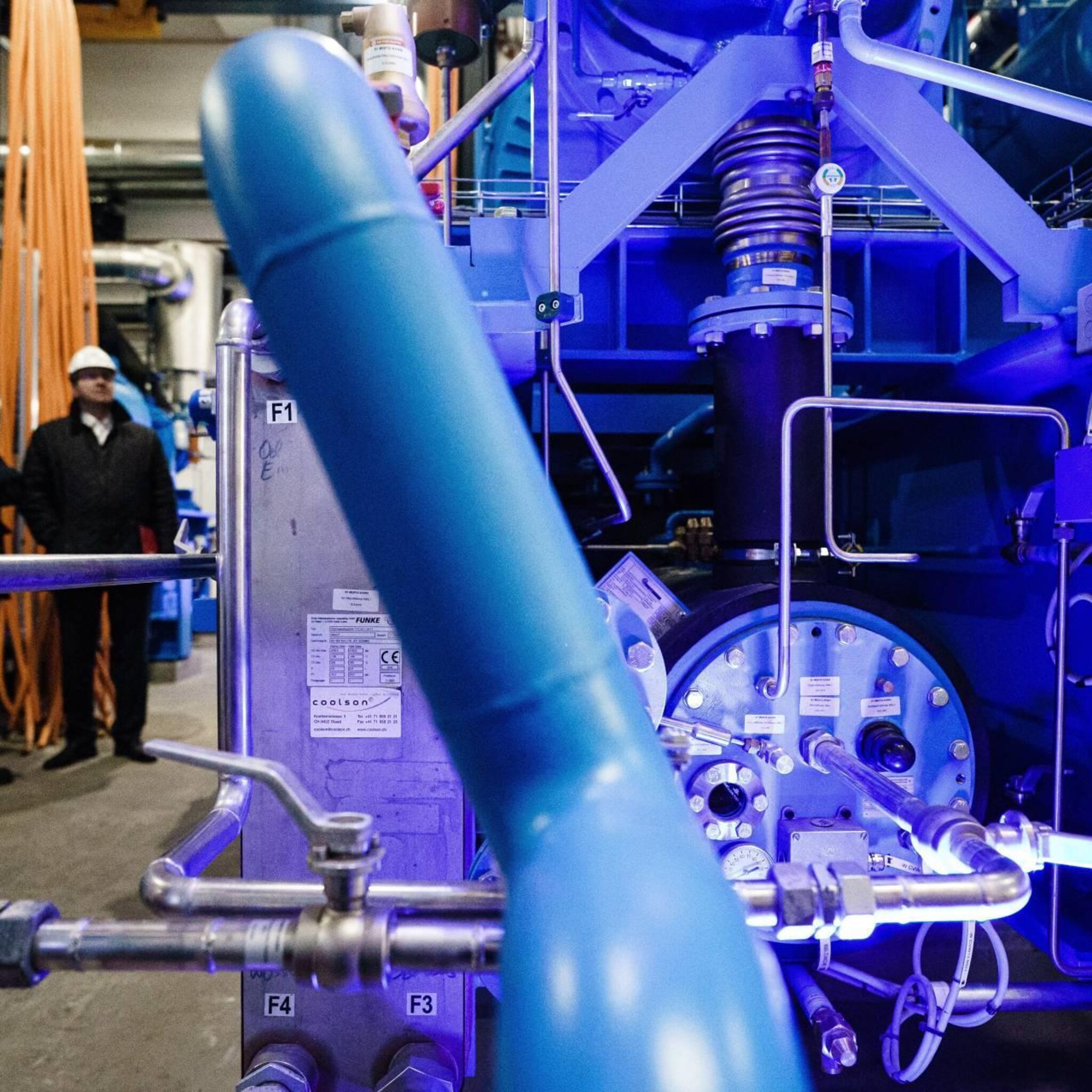 eerste krimp nederlandse industrie in ruim anderhalf jaar
