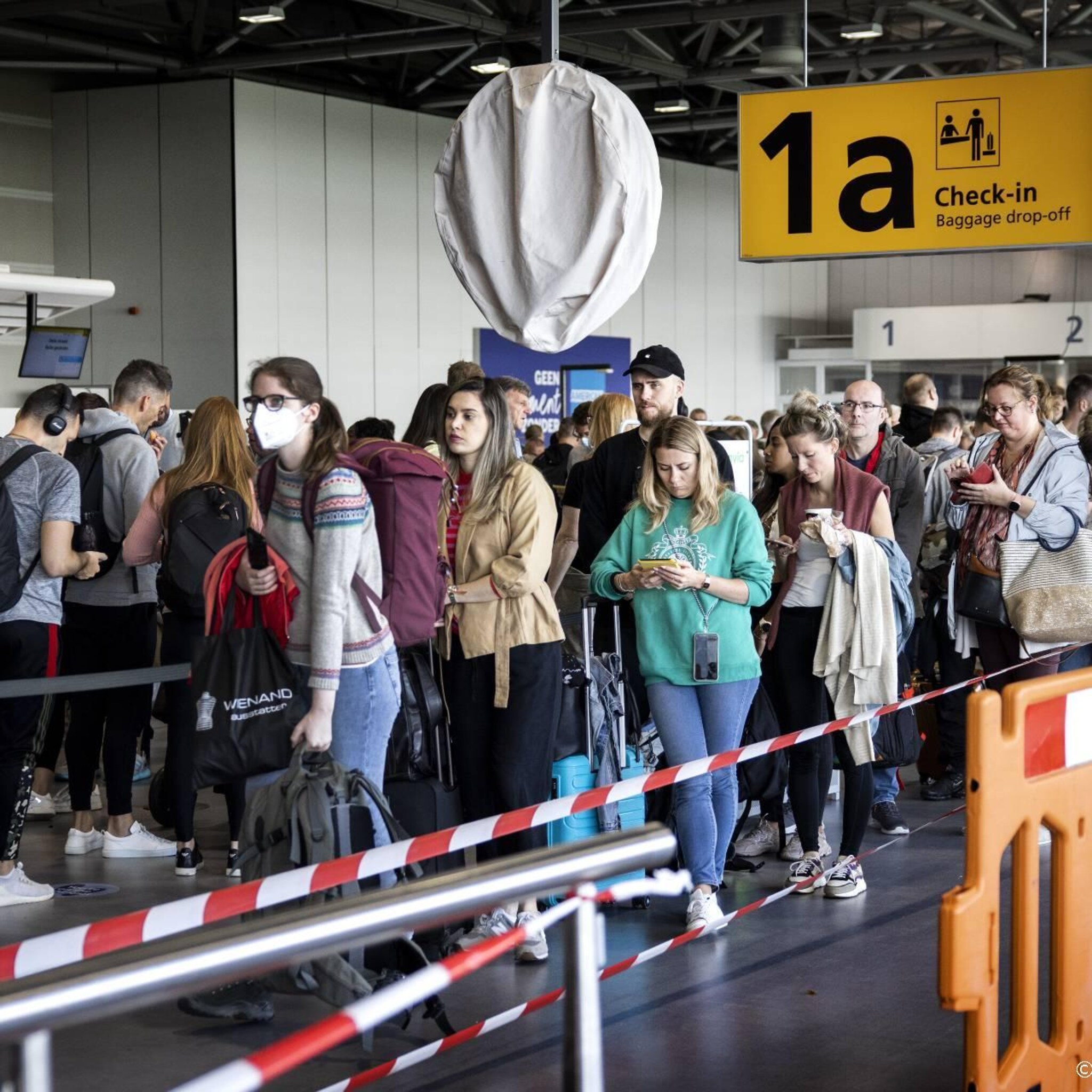 aantal reizigers schiphol verdubbeld wel minder dan voor corona