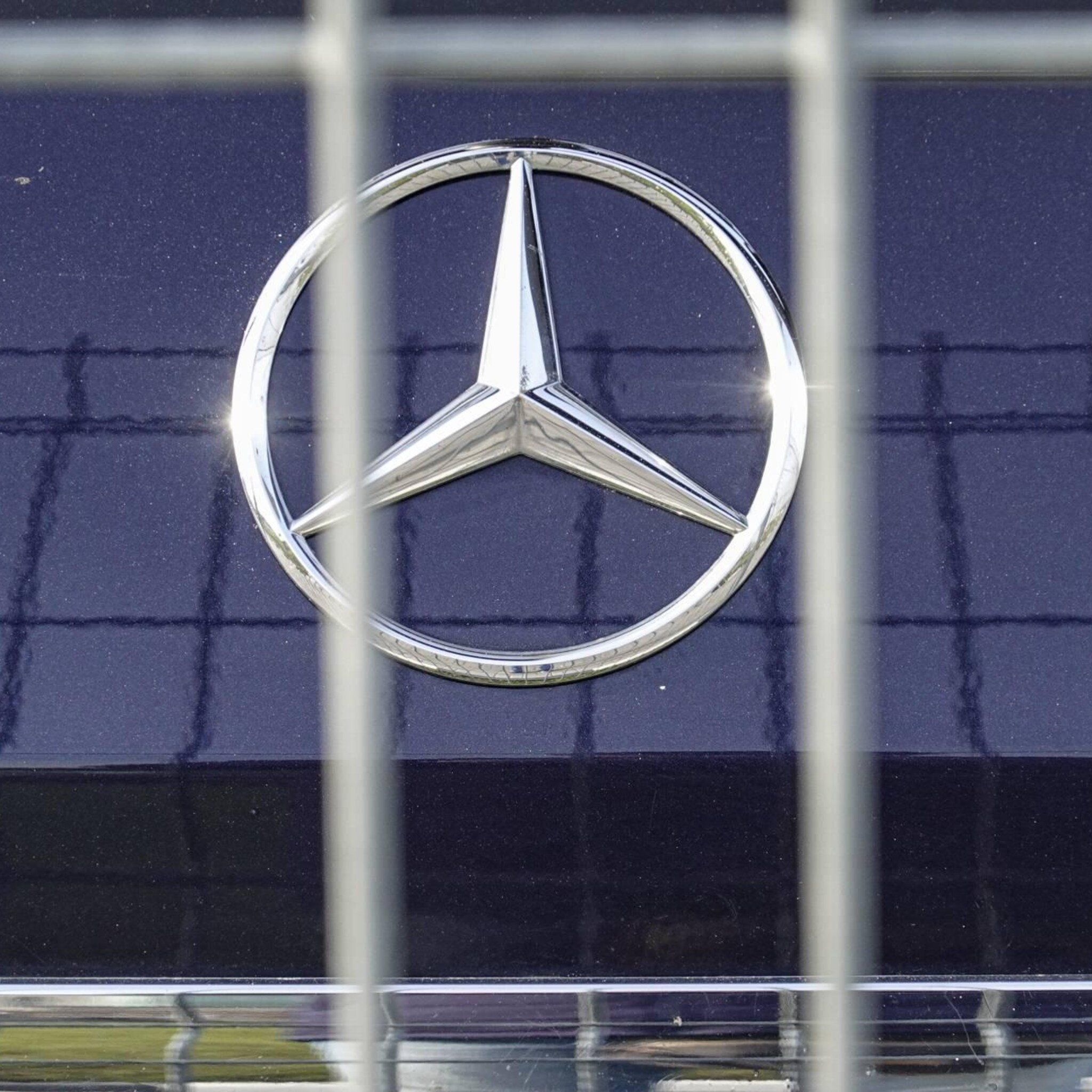 mercedes benz doet tesla na met eigen netwerk snelladers
