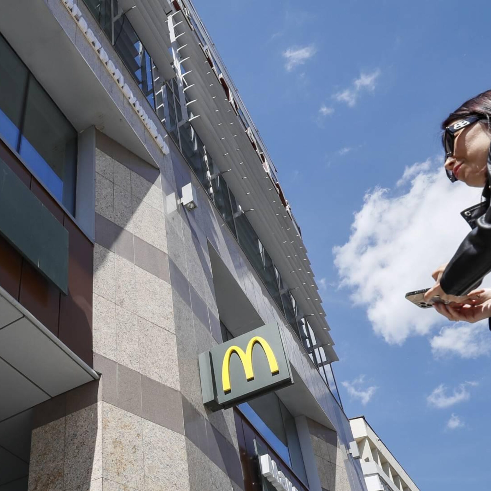 kazachse mcdonald s kiest vanwege vleesgebrek voor andere naam