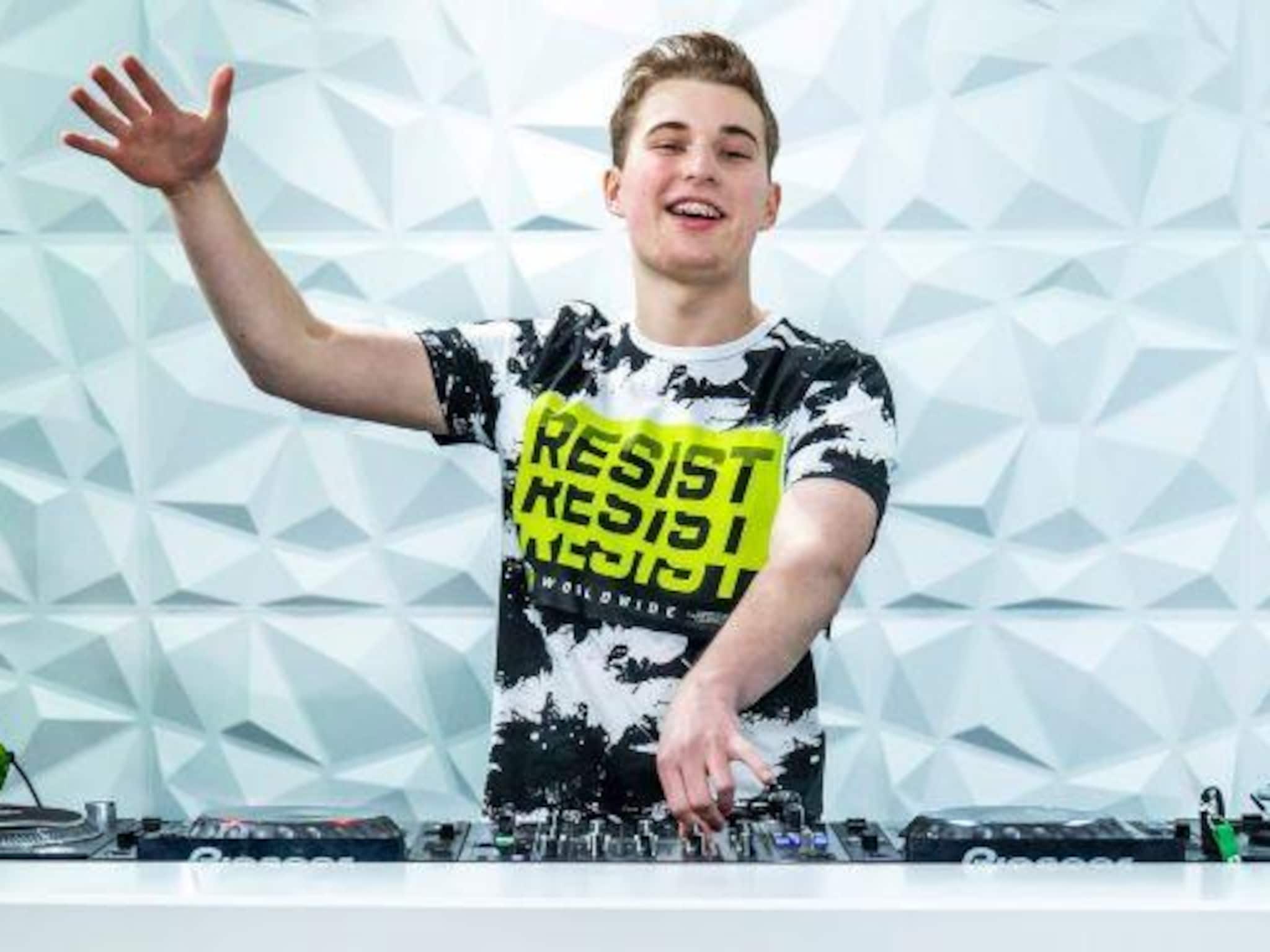 bastiaan alias dj bastiq 17 huis dj van kika en grote kracht achter dancefeest energy of trance