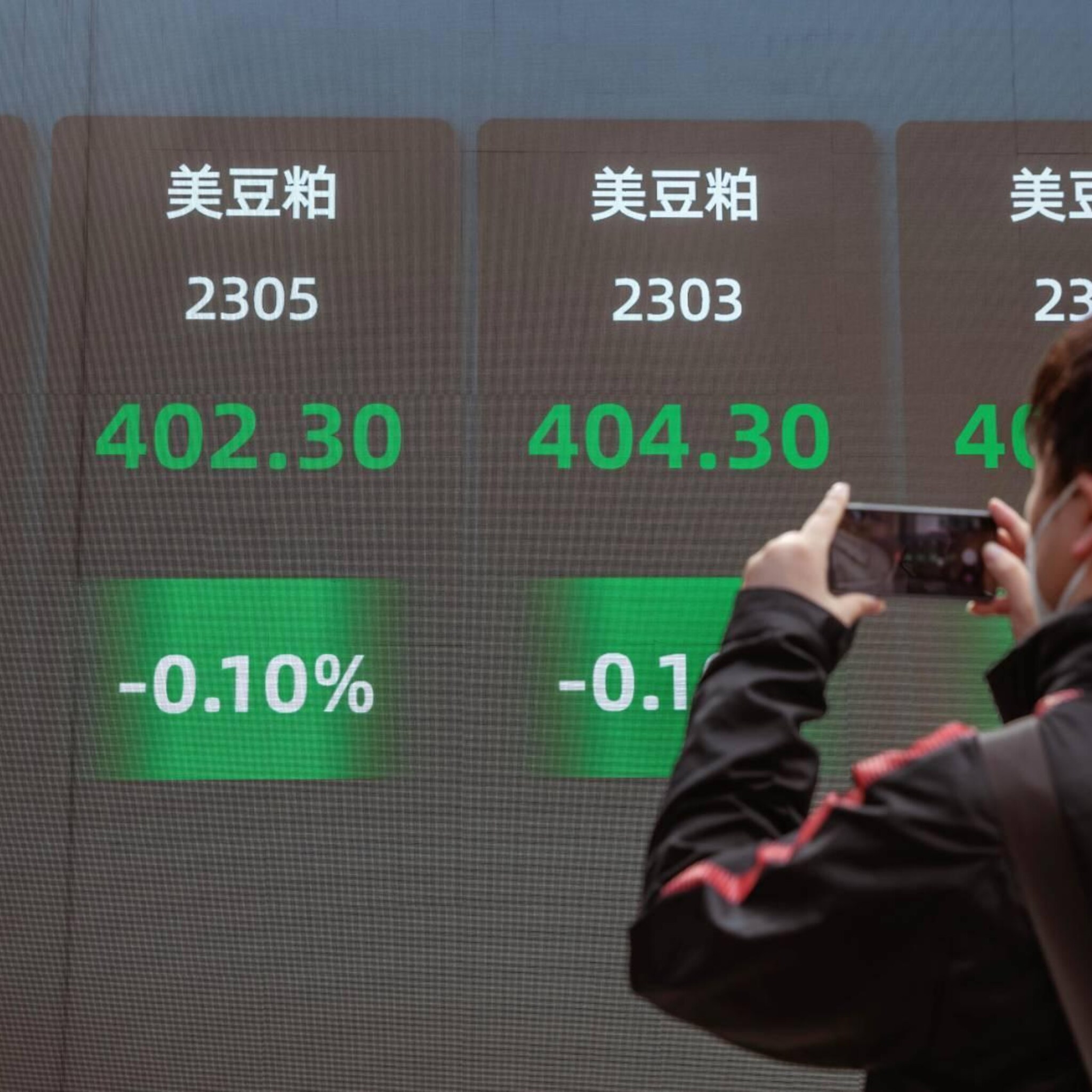koerssprong alibaba helpt beurs hongkong aan stevige winst