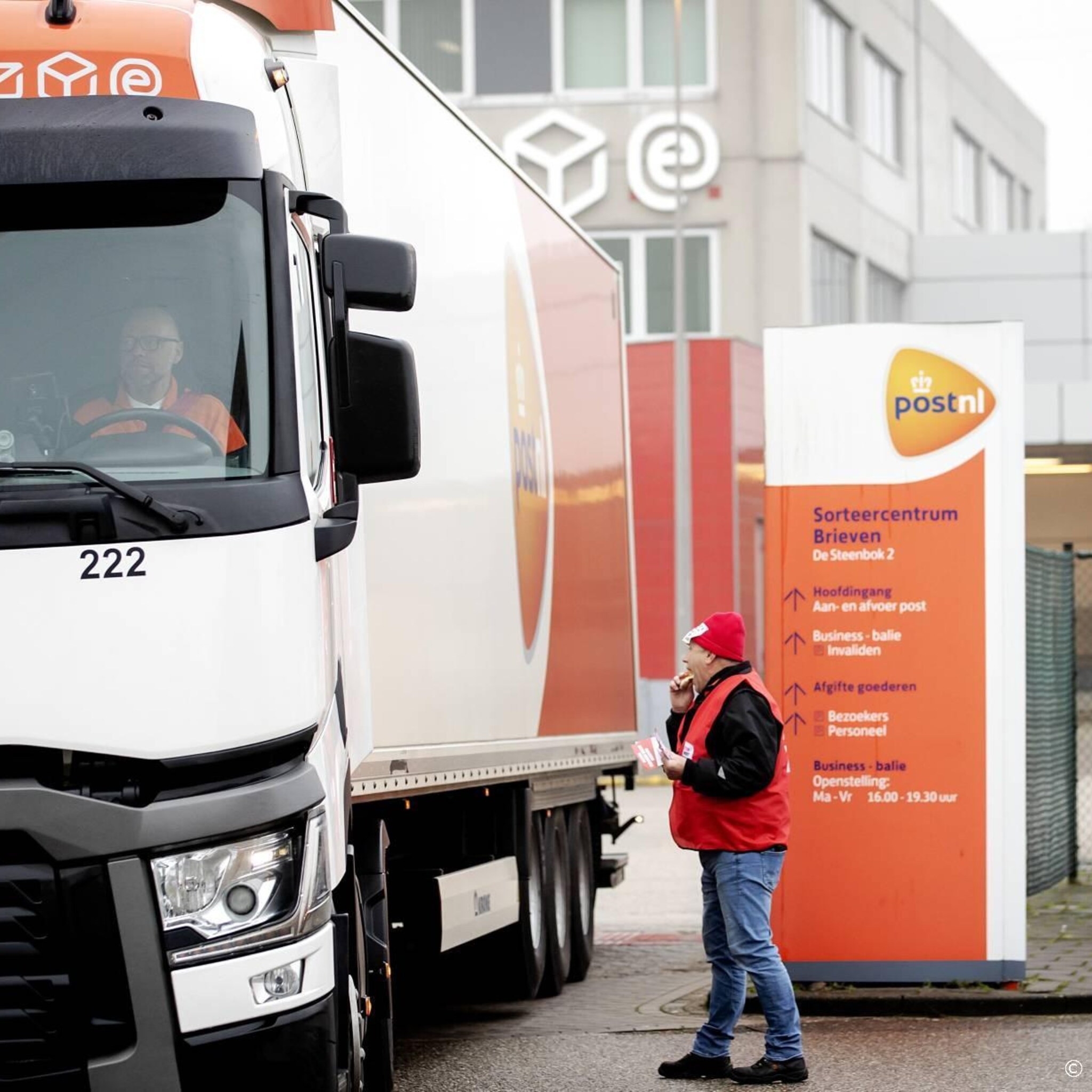 postnl krijgt boete voor late postbezorging niet van tafel
