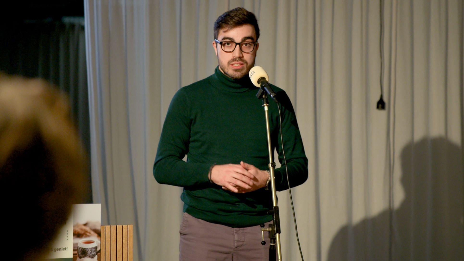 David Hovanesian van Teazie houdt zijn pitch voor de Droomstart-jury.
