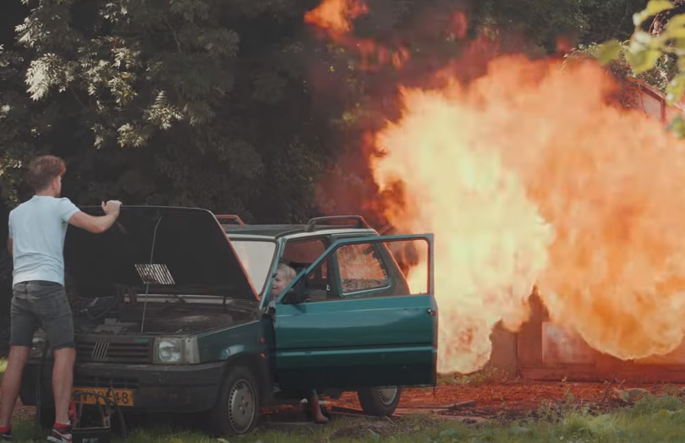 hoe auto ondernemer sam van dalen elon musk verslaat in een kerstvideo