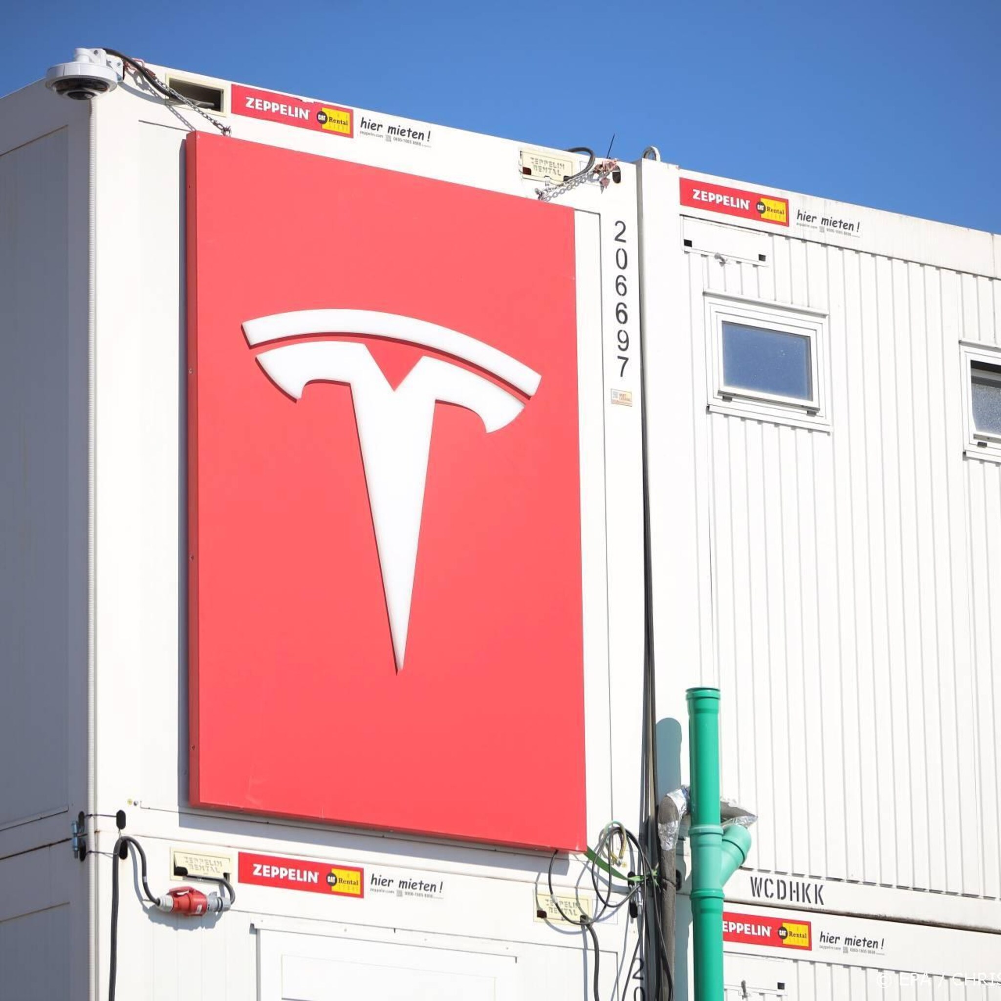 tesla verliest op wall street ondanks belofte topman elon musk