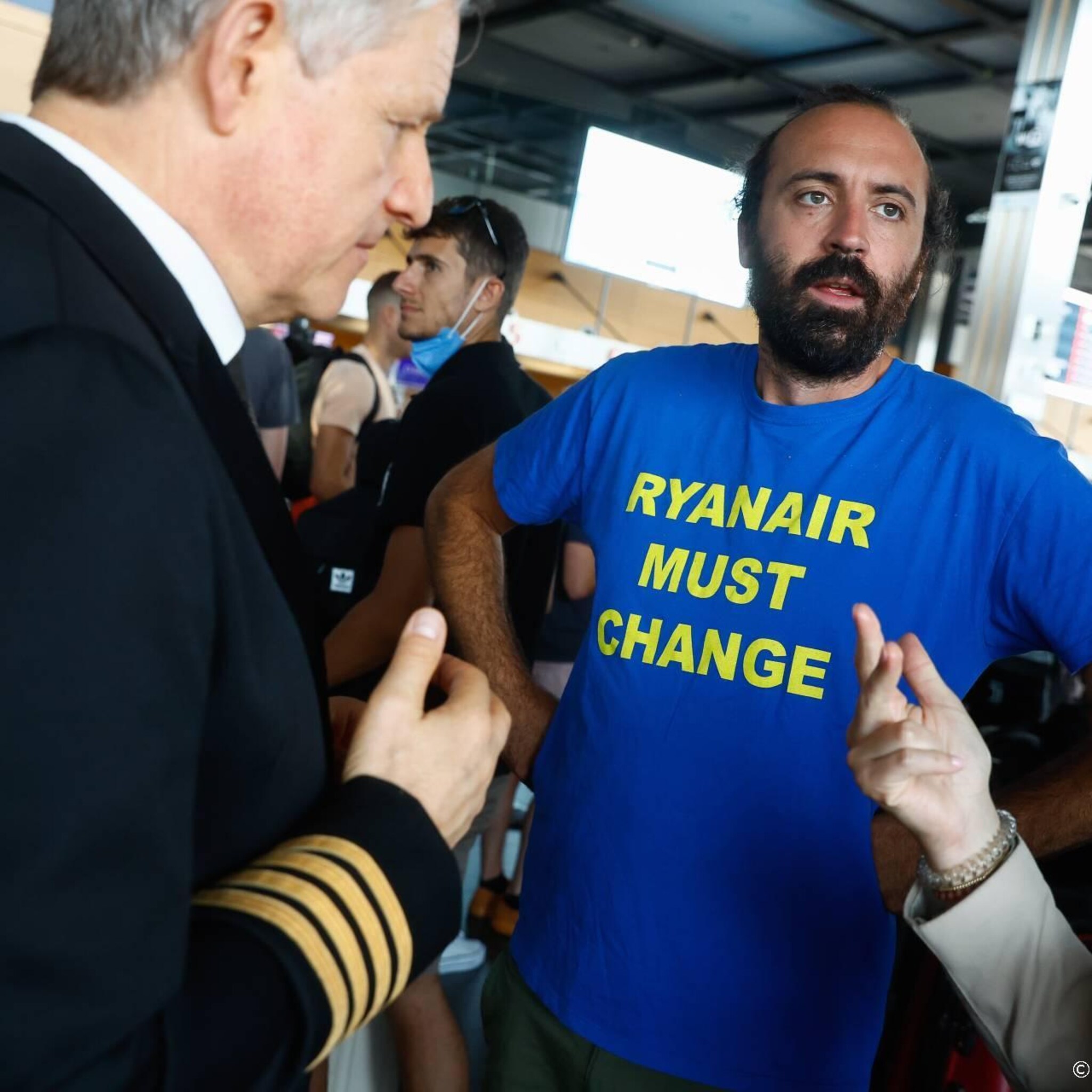 cabinepersoneel ryanair in belgie staakt in kerstvakantie