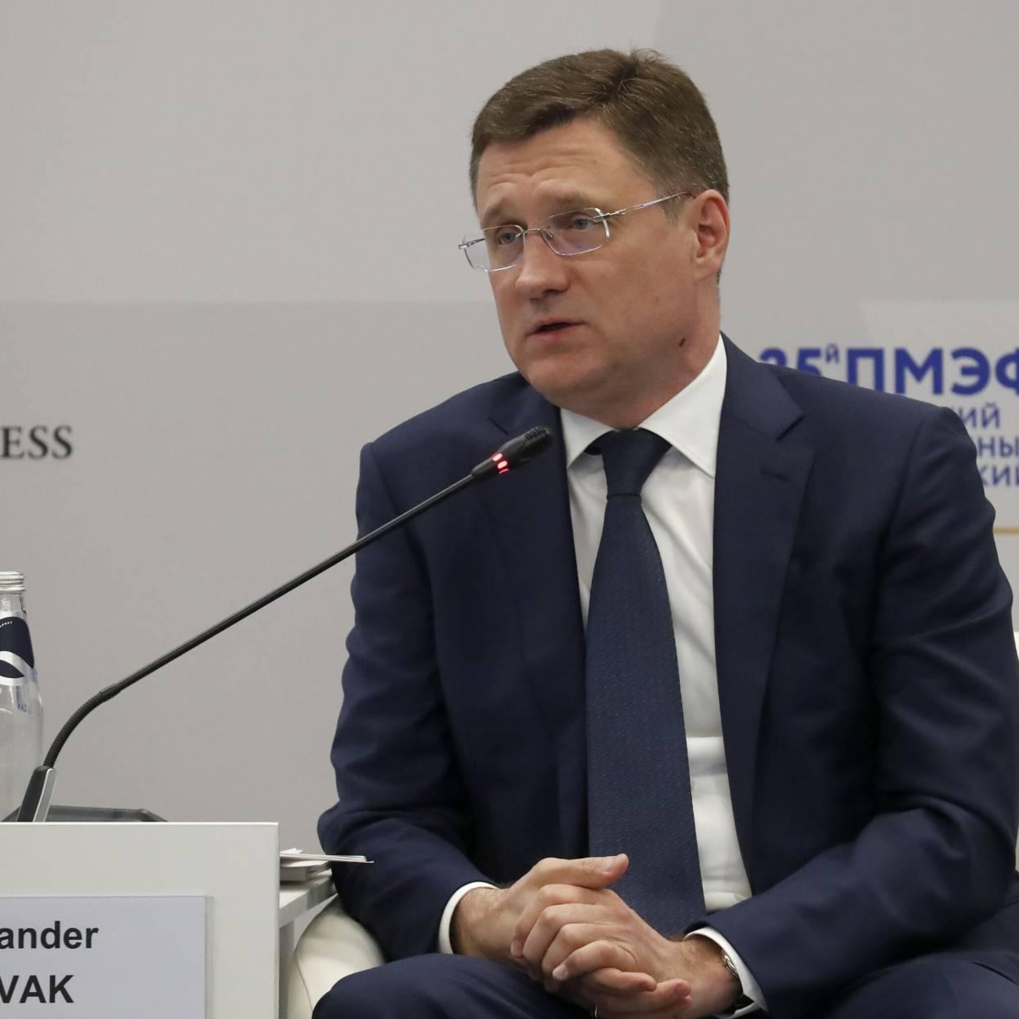 rusland dreigt minder olie op te pompen na invoeren maximumprijs
