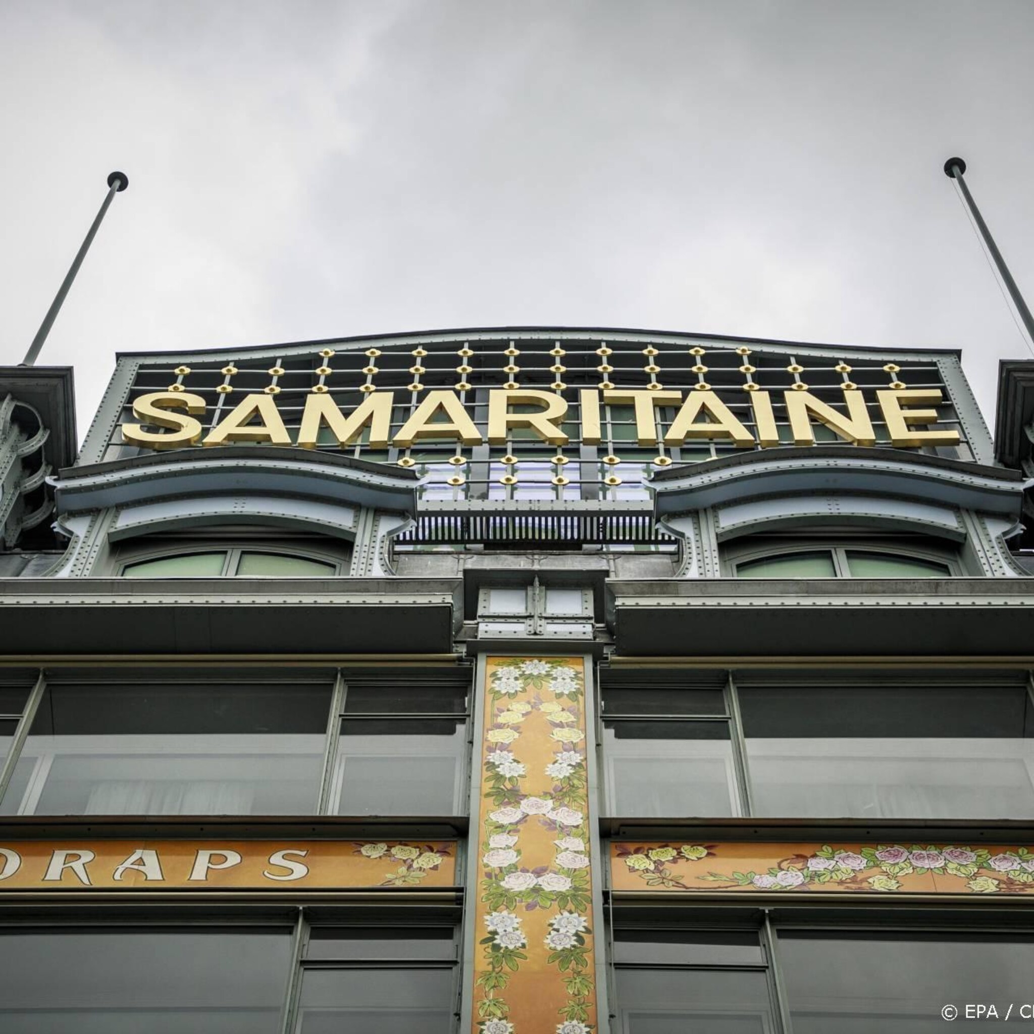 luxe warenhuis la samaritaine in parijs sluit deuren om protest