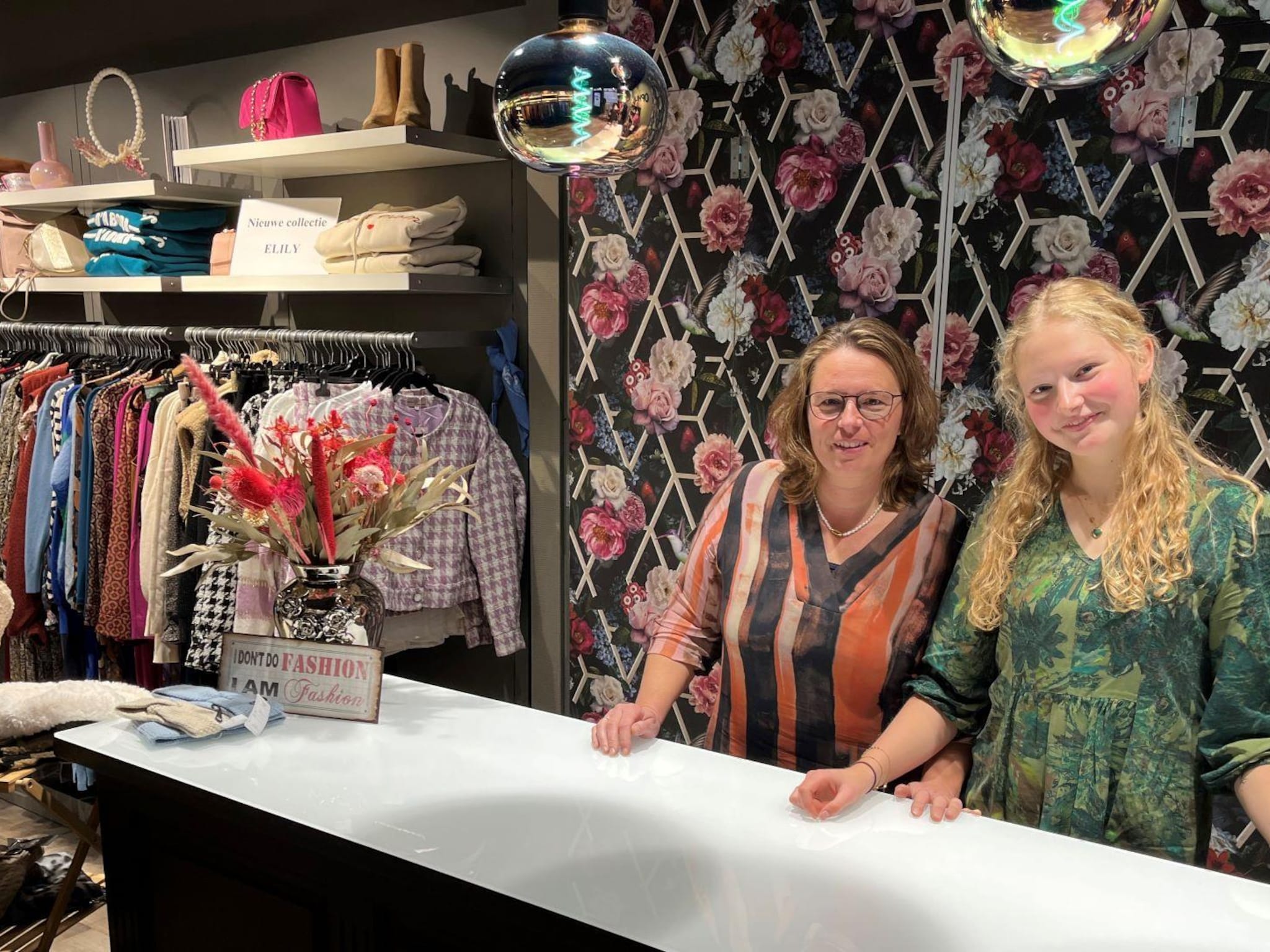 pauline 17 heeft al een webshop en fysieke kledingwinkel het is keihard werken