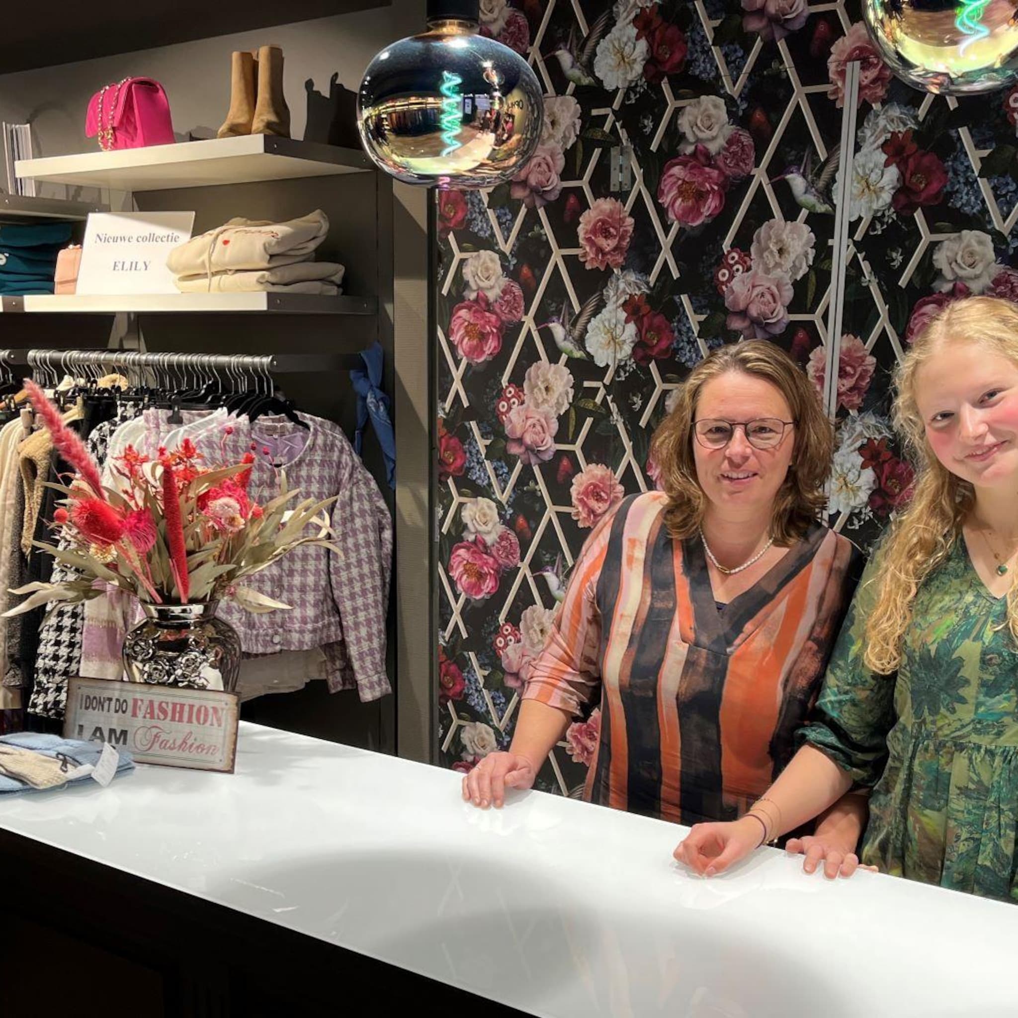 pauline 17 heeft al een webshop en fysieke kledingwinkel het is keihard werken