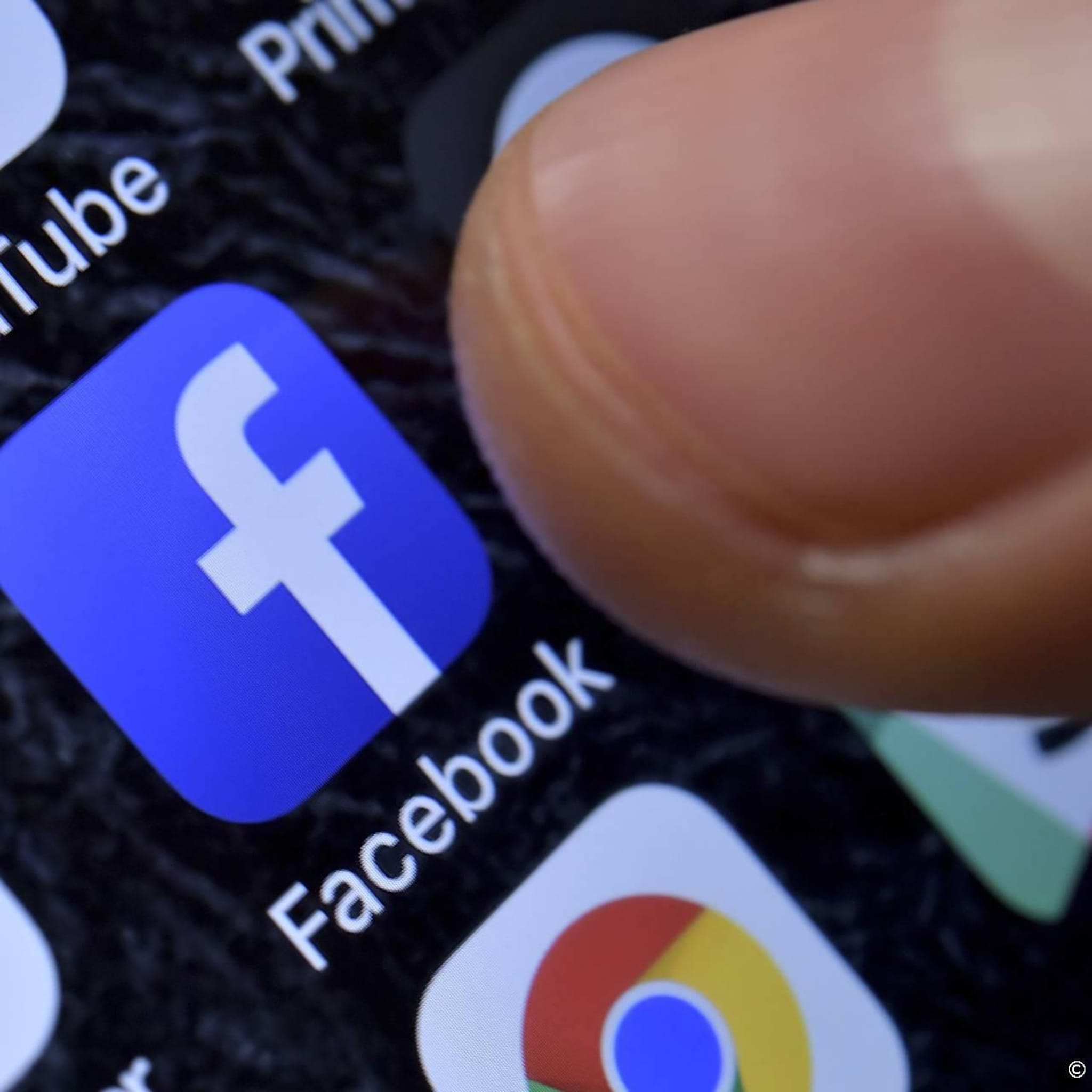 brussel facebook misbruikt macht om marketplace te promoten