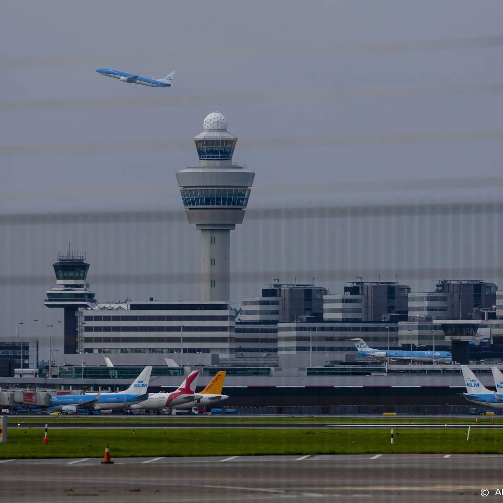 luchthavens op hun hoede om ijzel nog geen gevolgen vluchten